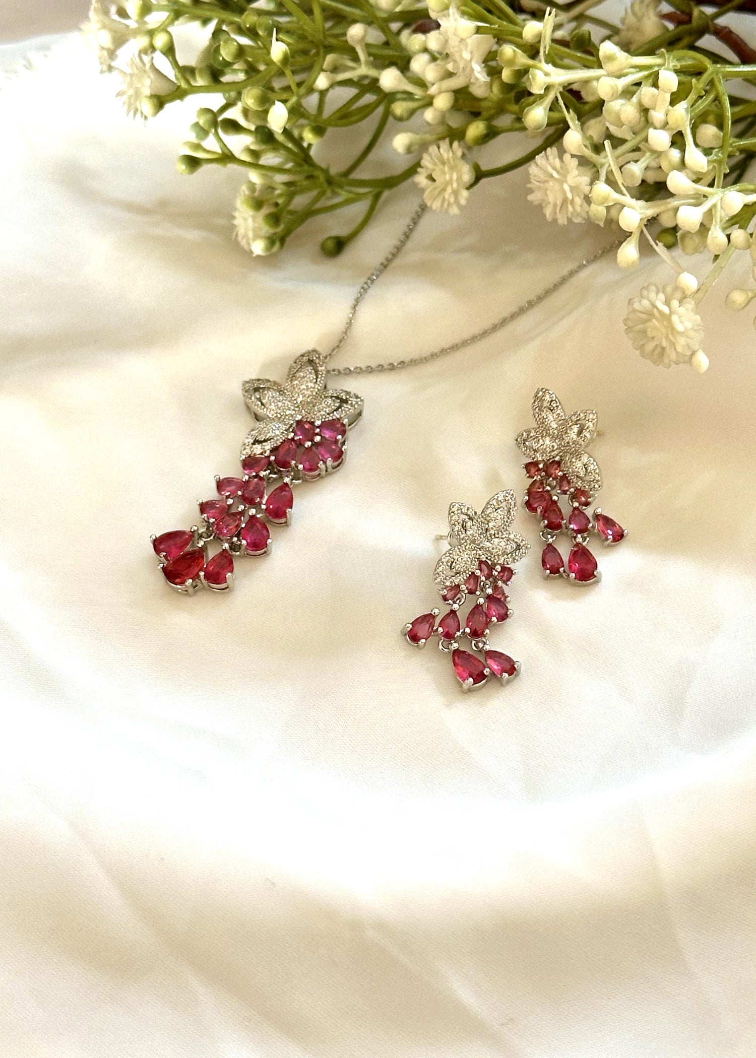 Jewelry Set in Red Color by - Trendy Women Jewelry Set JVN8971