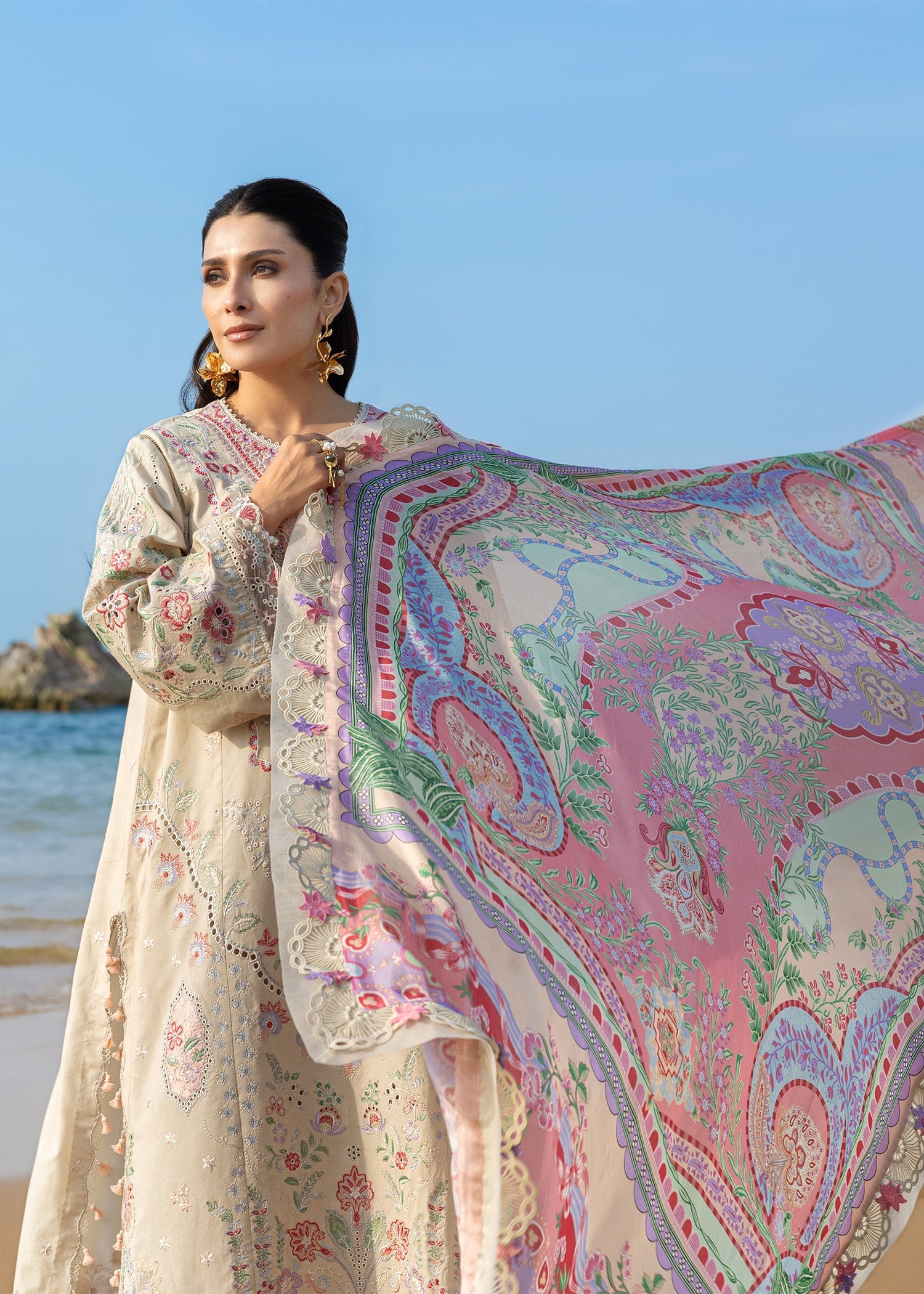 Festive Luxury Lawn – Sunehri