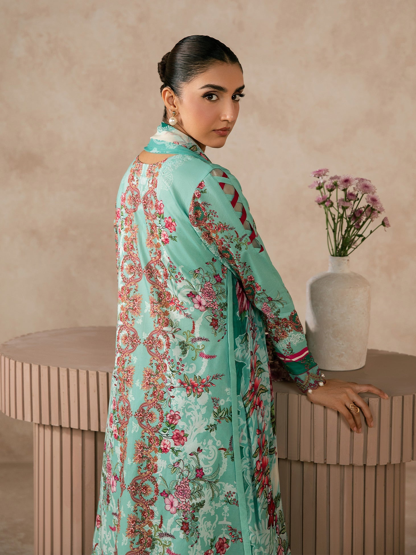 Syra Lawn – Vaila