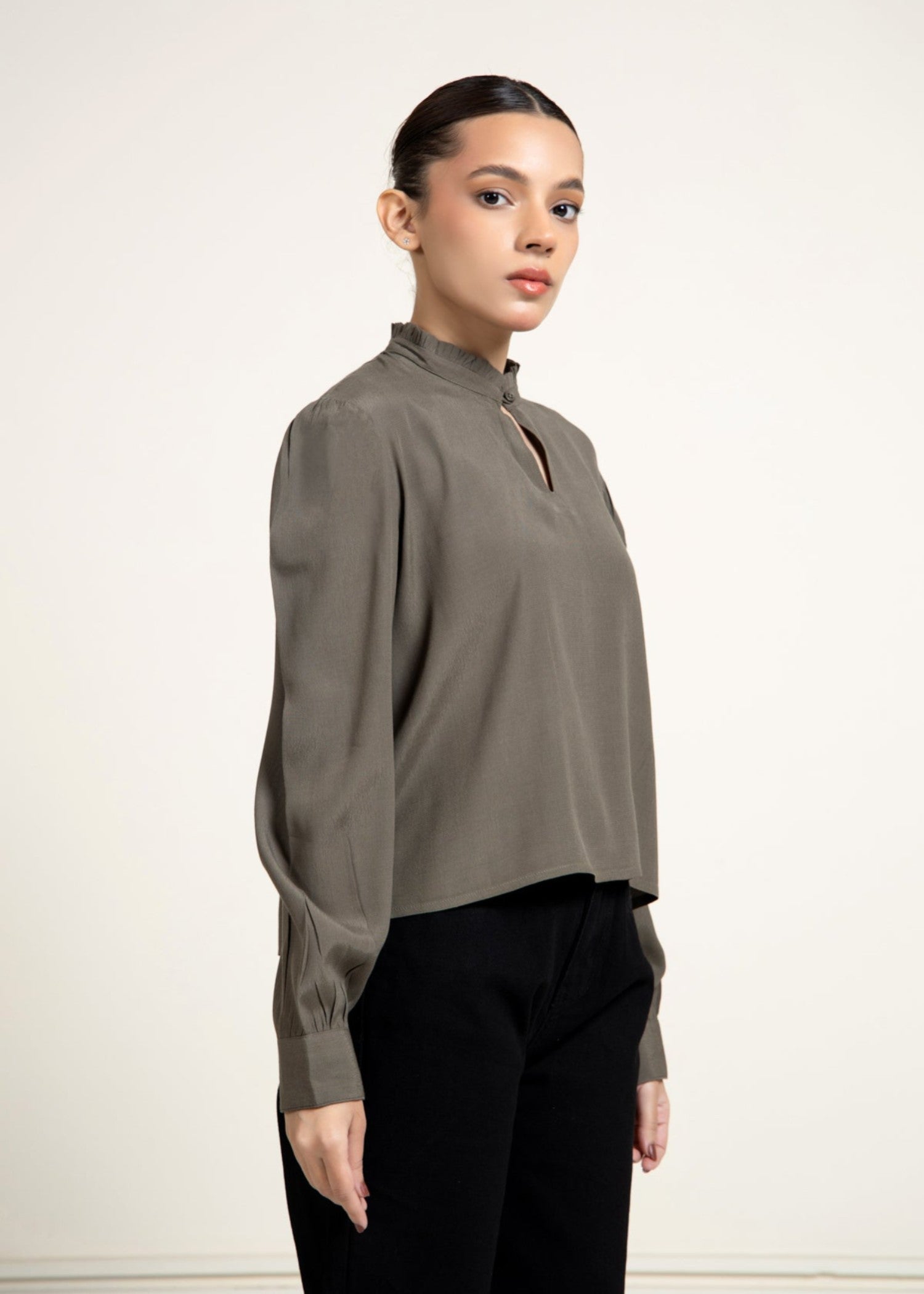 crepe Top in Dark grey