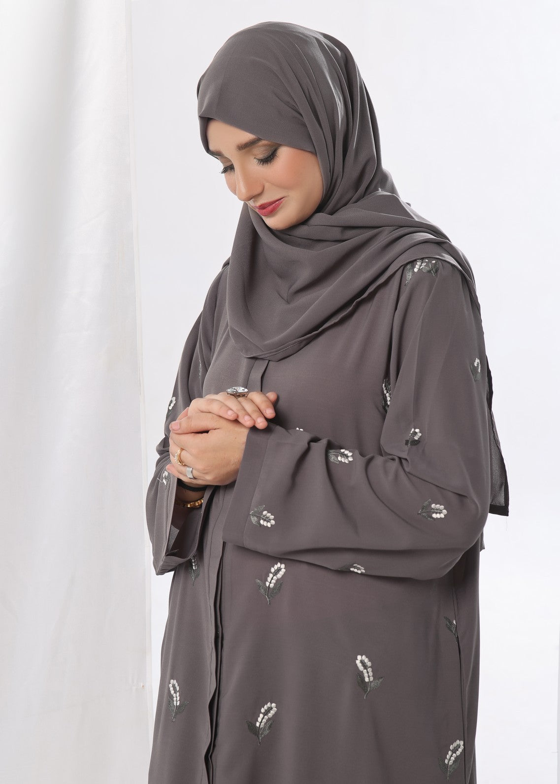 peach wool Abaya in Grey