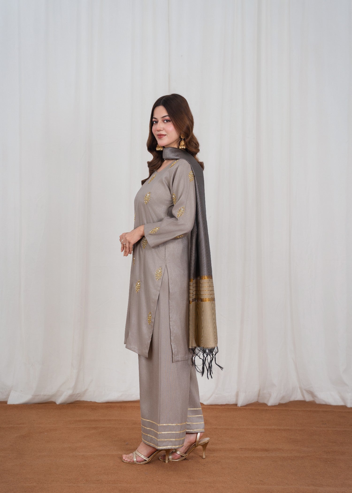 raw silk Kurta Set in Pastel grey