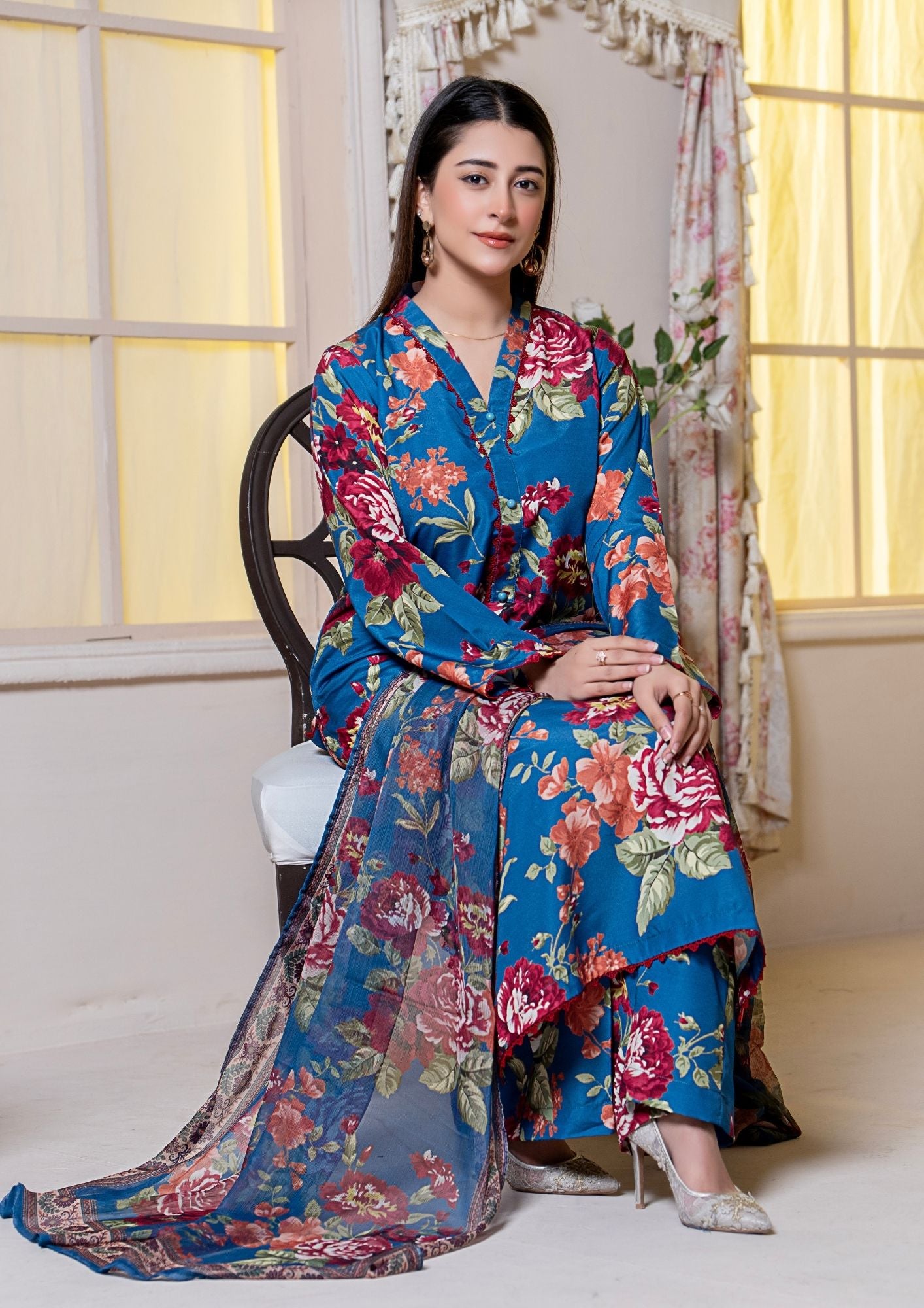 arabic lawn Kurta Set in Royal blue