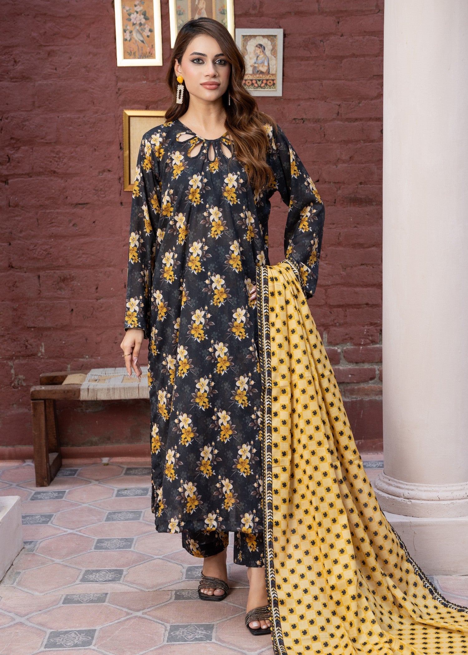 lawn Kurta Set in Pitch