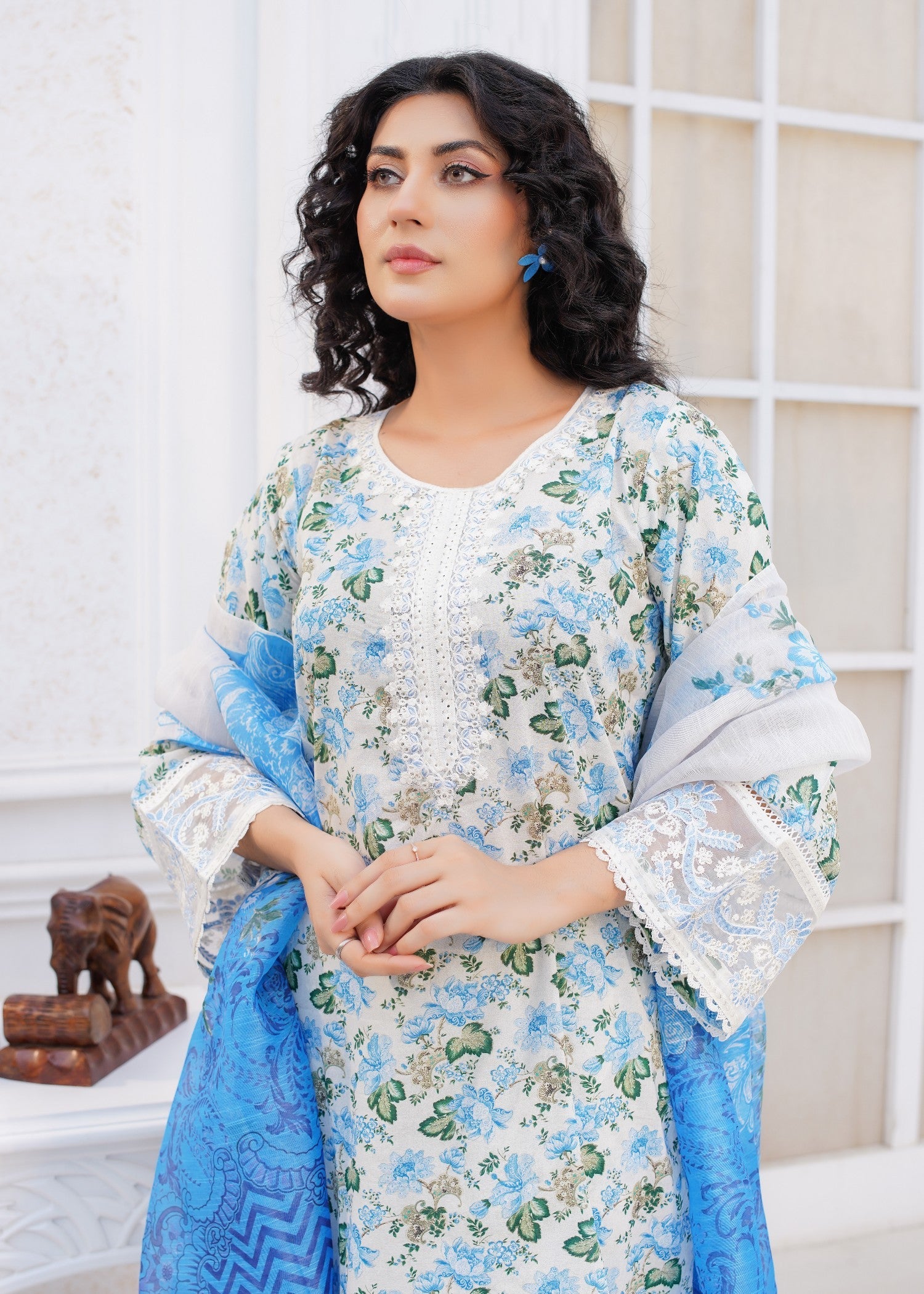 lawn Kurta Set in Porcelain
