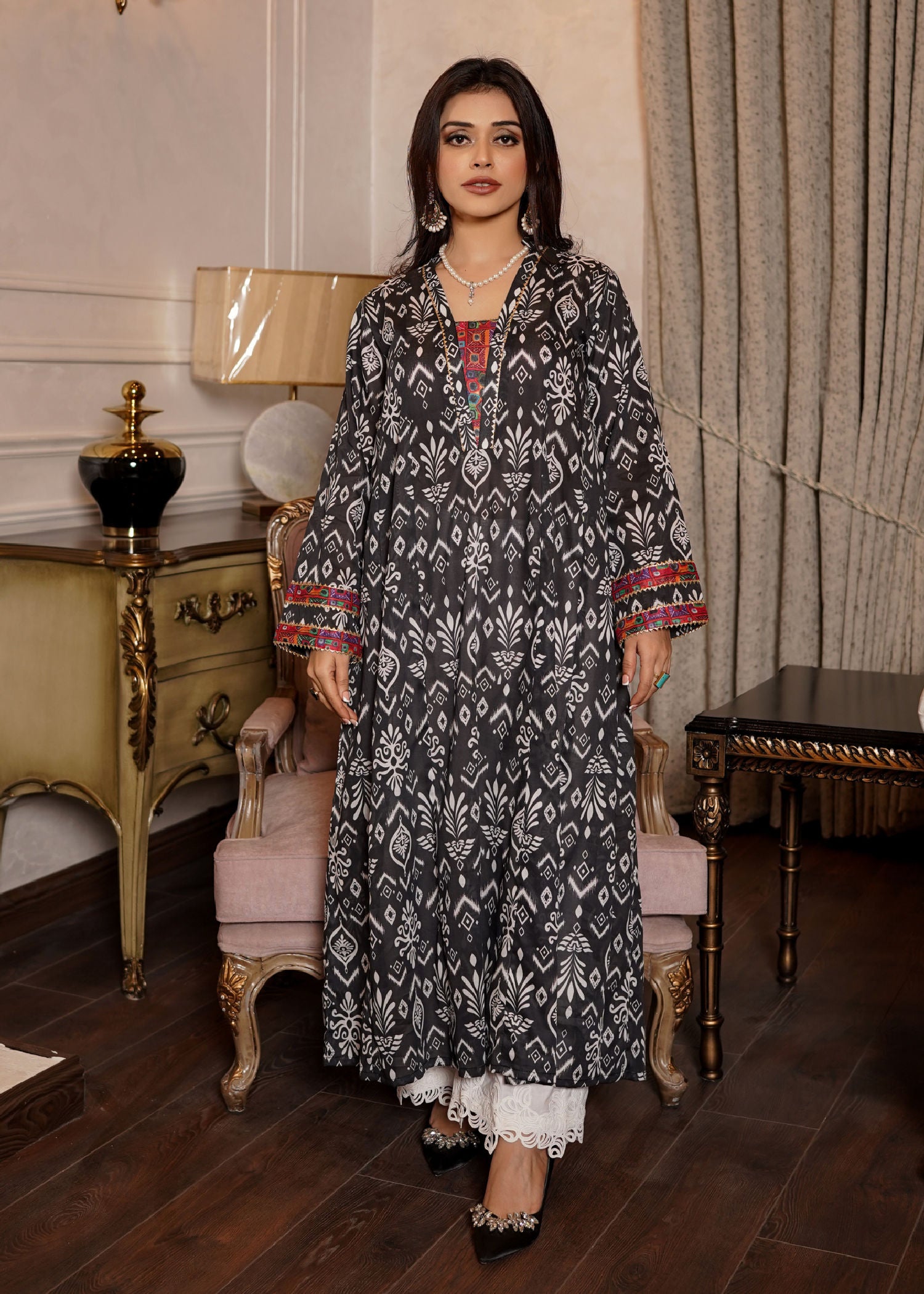 lawn Pishwas in Black