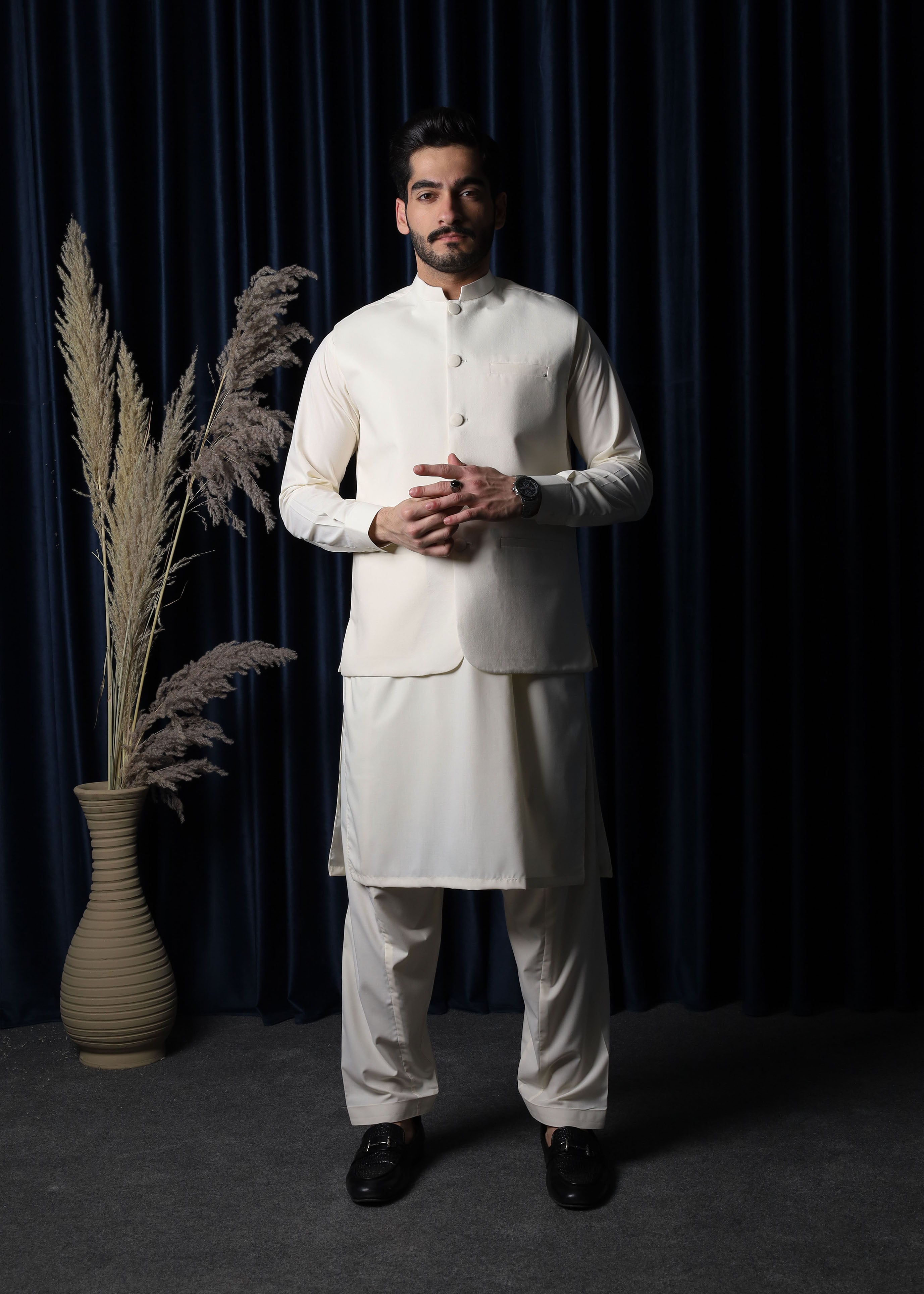 wash & wear Waistcoat in Cream