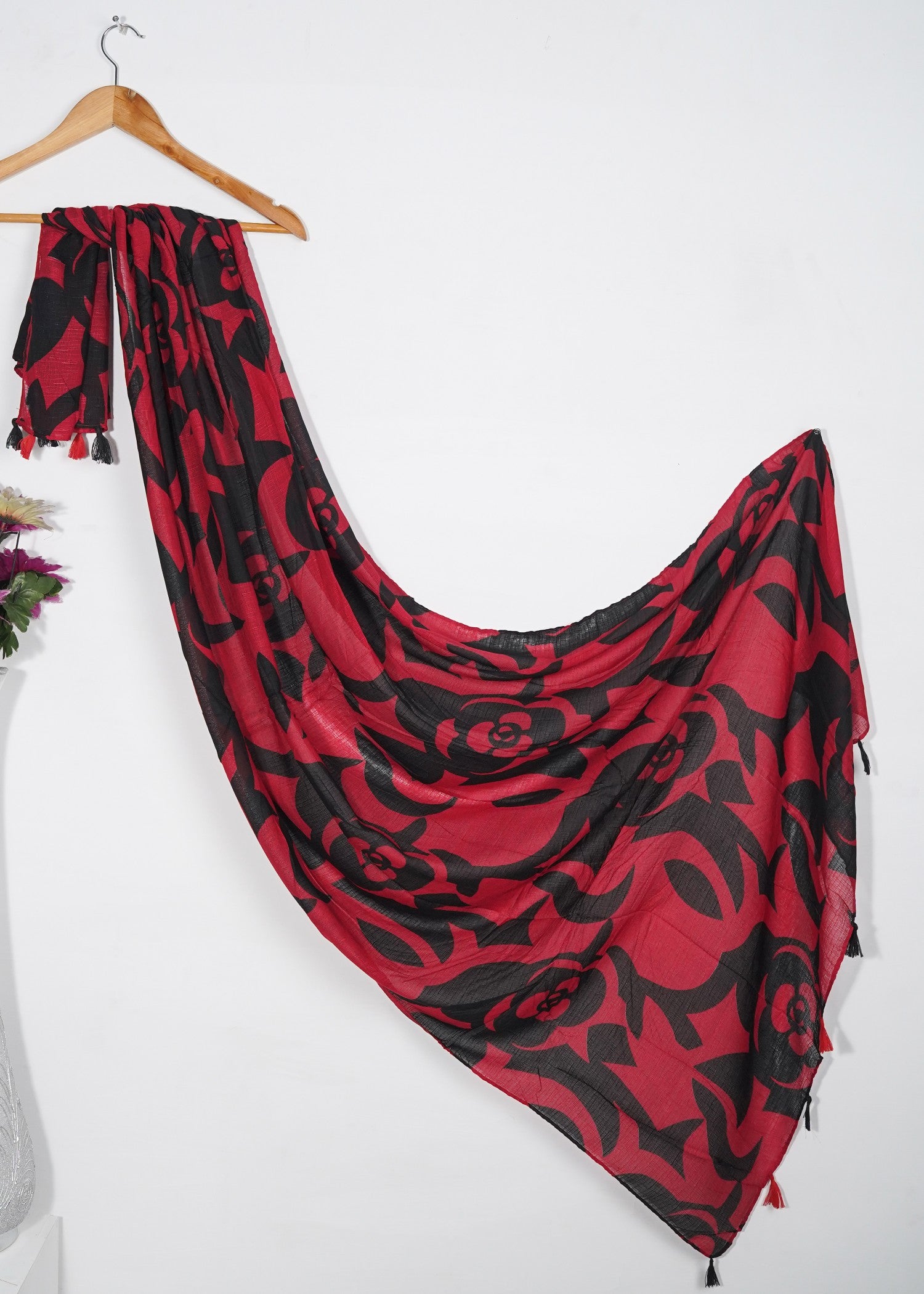 slub lawn Hijab in Black, red