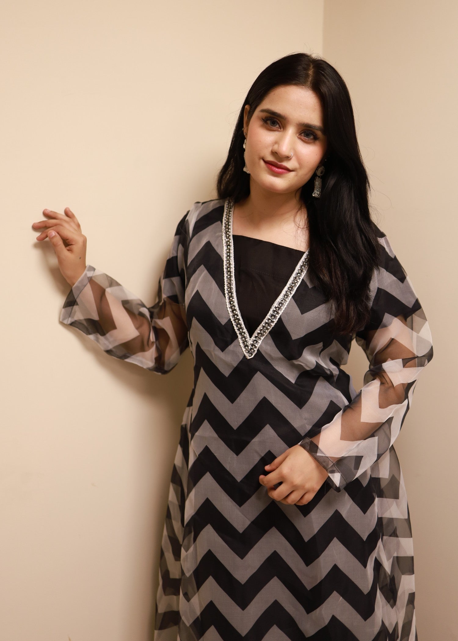 tissue Maxi in Black, white