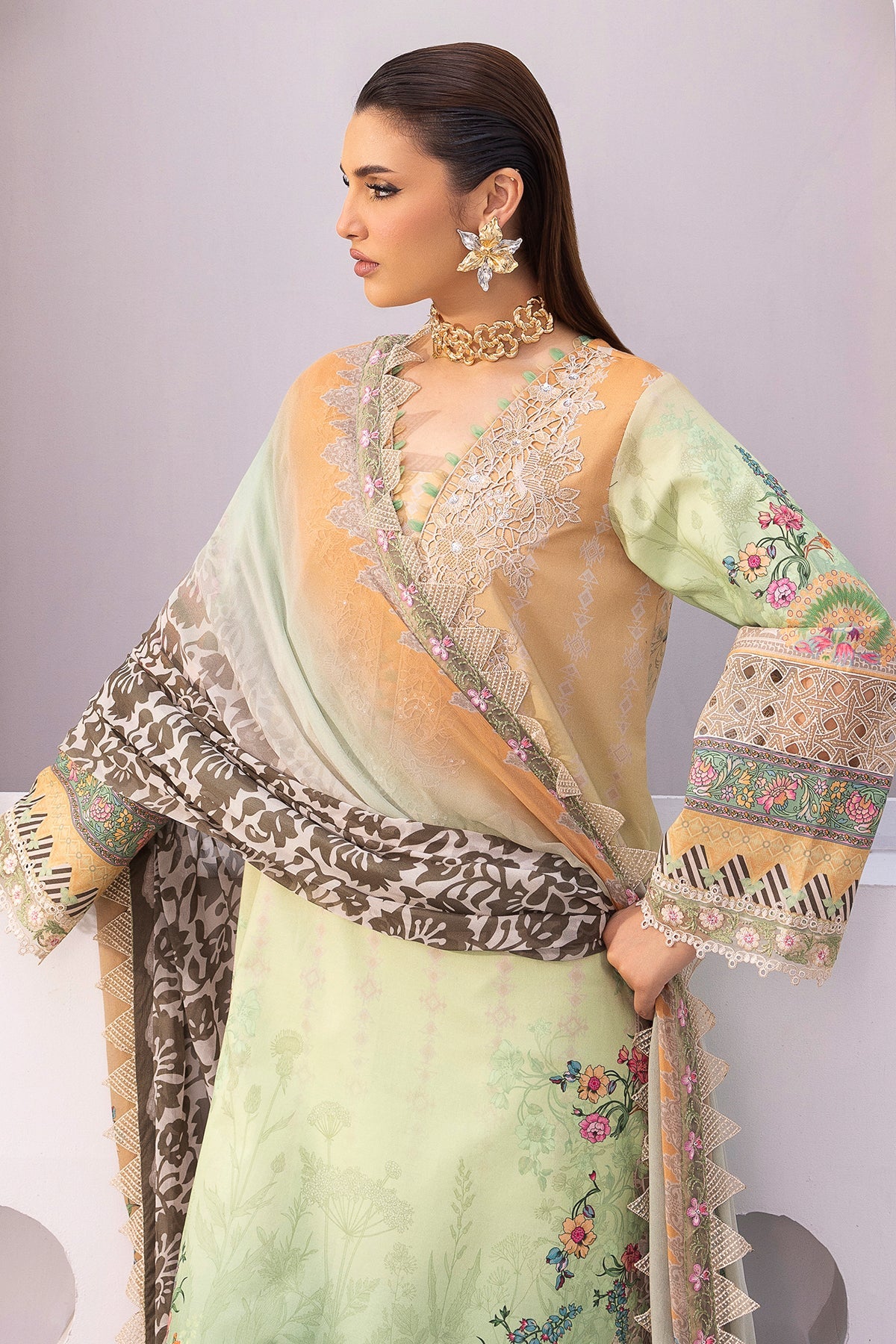 Rang-e-Bahar Lawn – CRB6-22