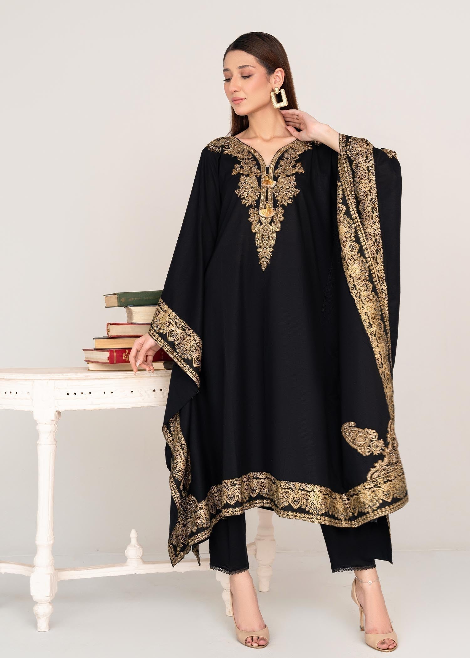 lawn Kaftan in Black