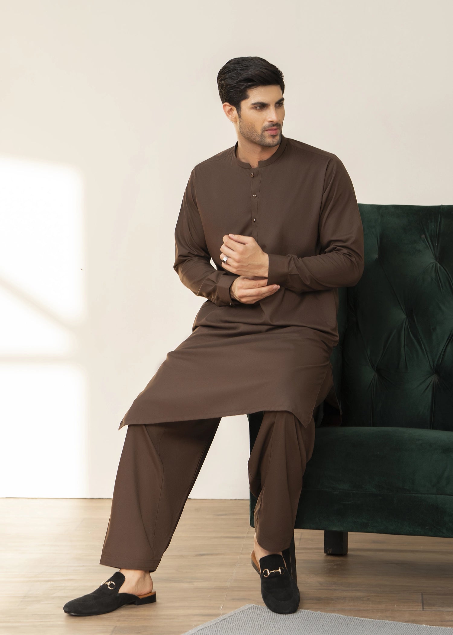 wash & wear Waistcoat in Coffee brown by Black Pearl