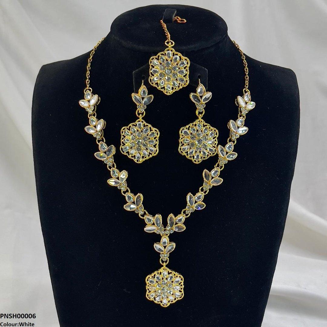 Jewelry Set in White Color by - Trendy Women Jewelry Set HDN8187