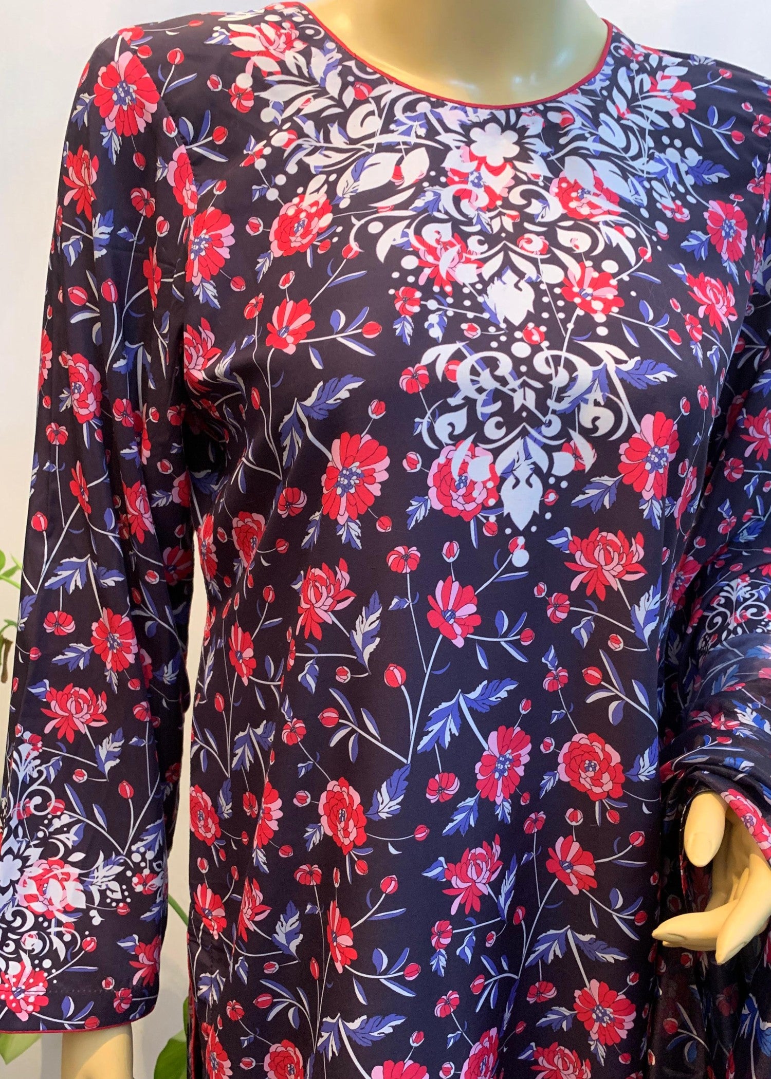 arabic lawn Unstitched in Black, deep pink, white
