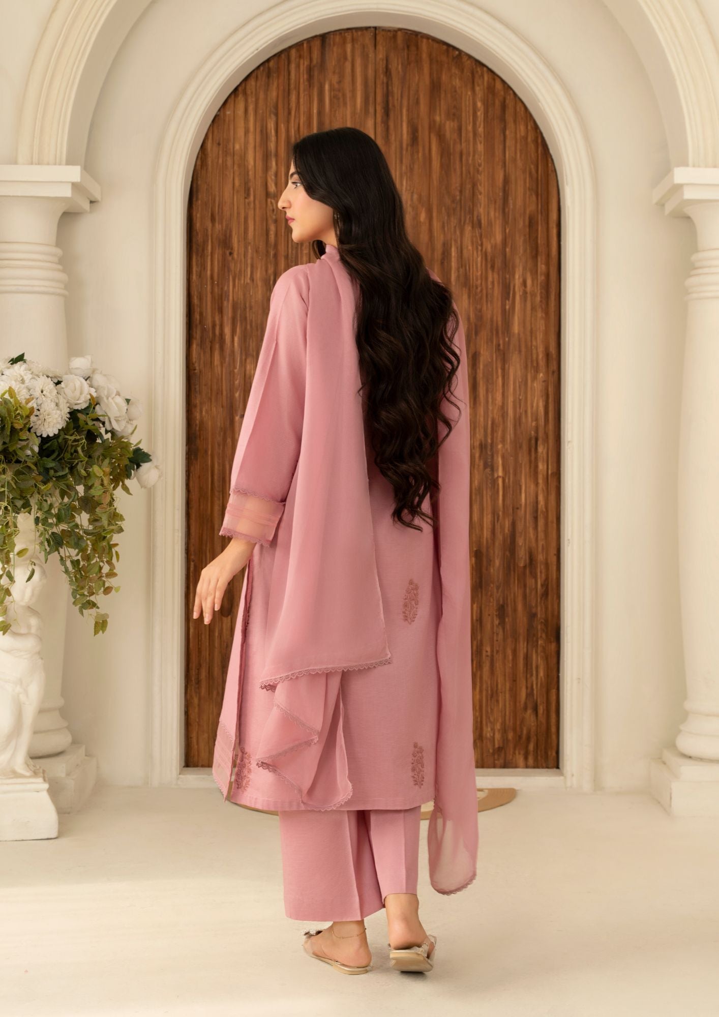 textured lawn Kurta Set in Tea rose pink