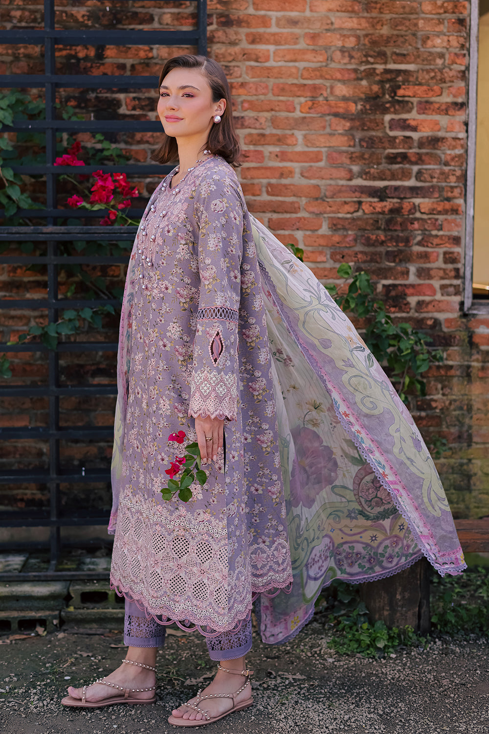 Shezlin Chikankari Eid Edit Lawn – RAAHEEN (AV-13)