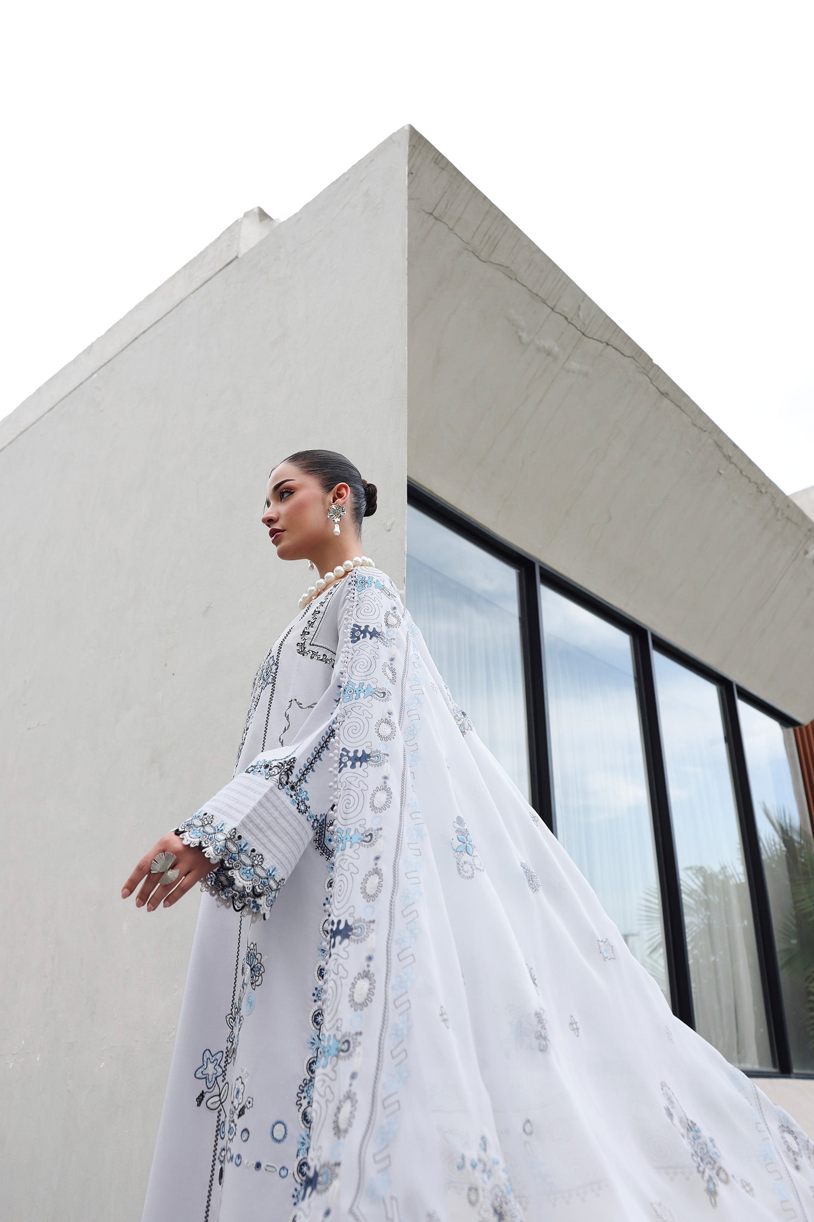 Qline Lawn Drop II – QKL-03 SAMIA