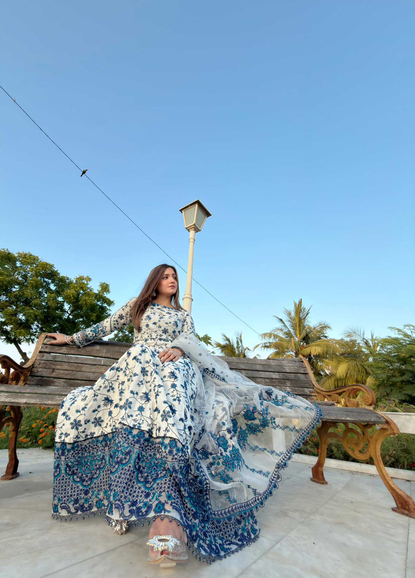 lawn Maxi in Royal blue, white