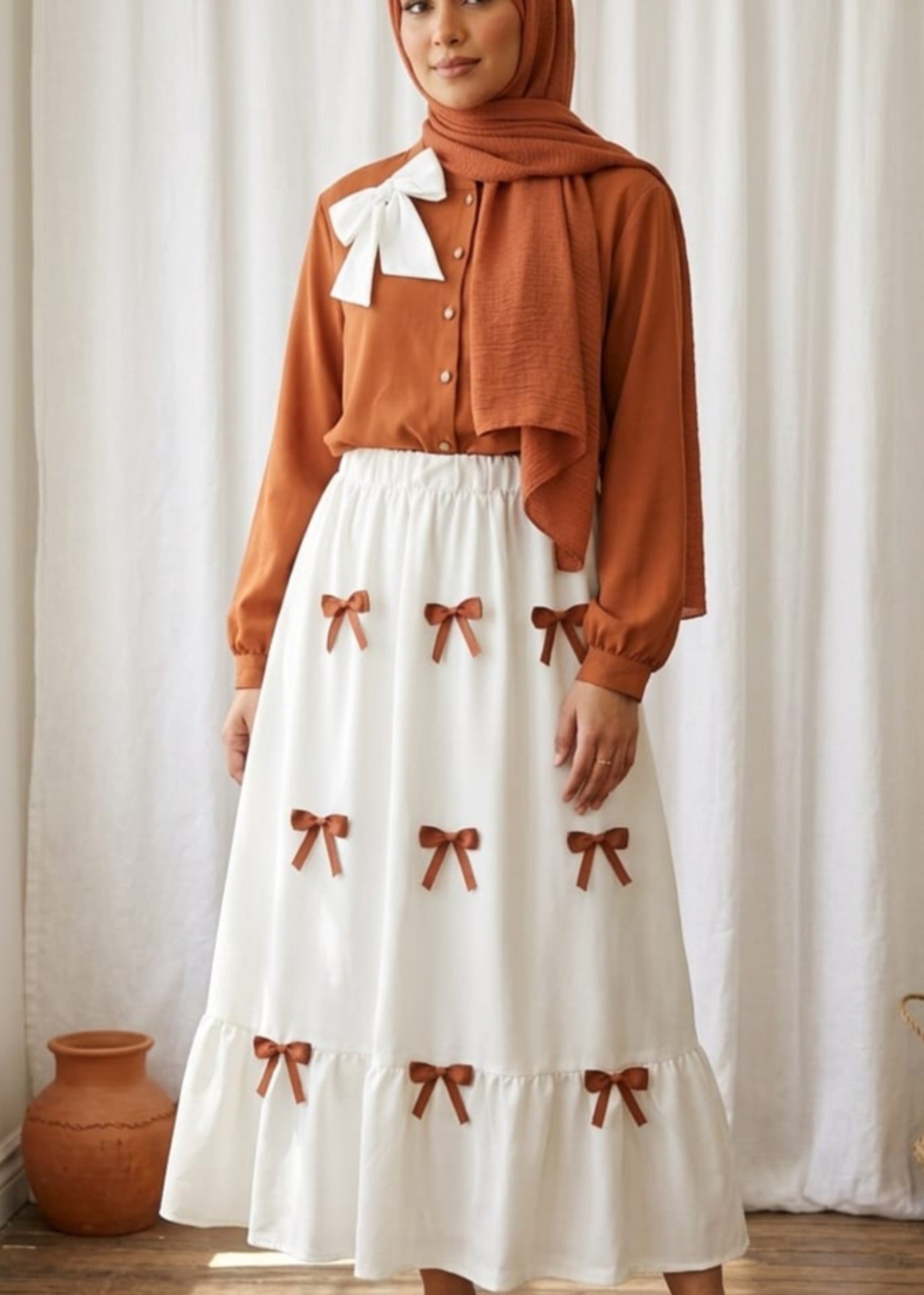 crepe georgette Skirt in White, rust orange