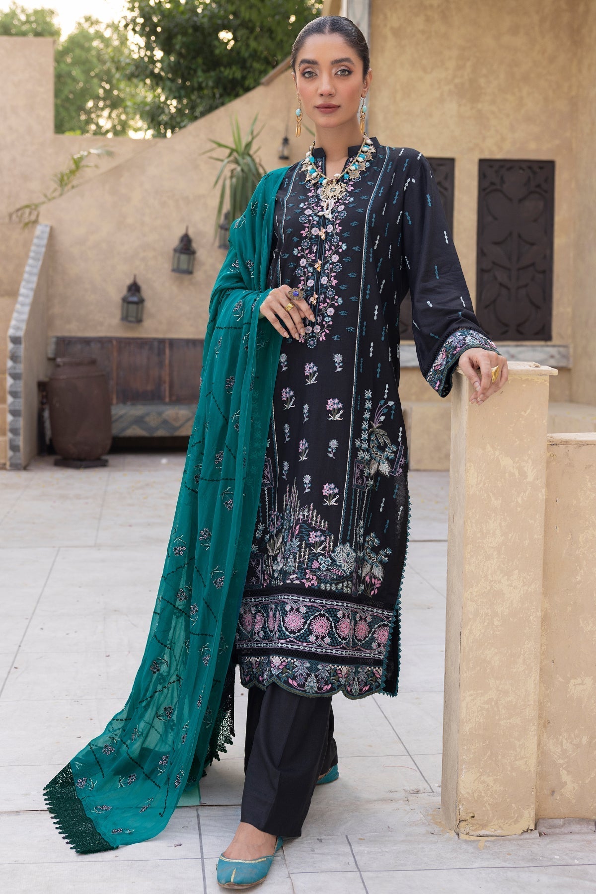 karandi Unstitched in Black
