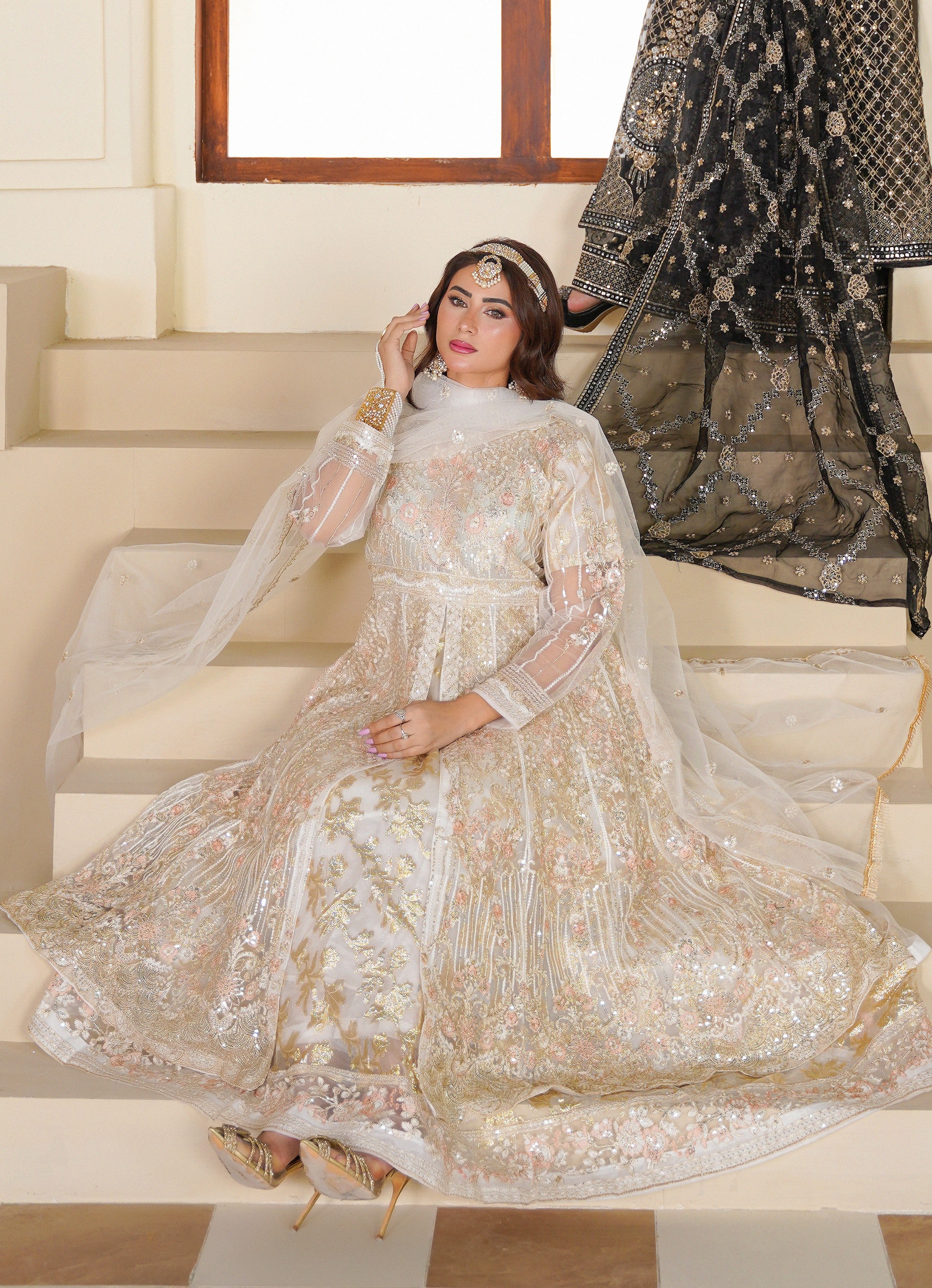 zari organza Maxi in Gold, floral white, rose pink