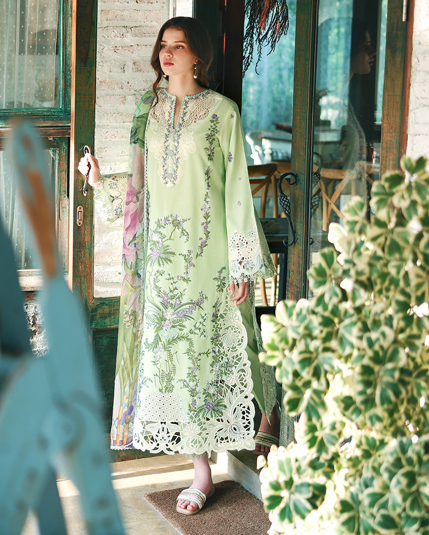 Secret Garden Lawn – Verdant Bloom