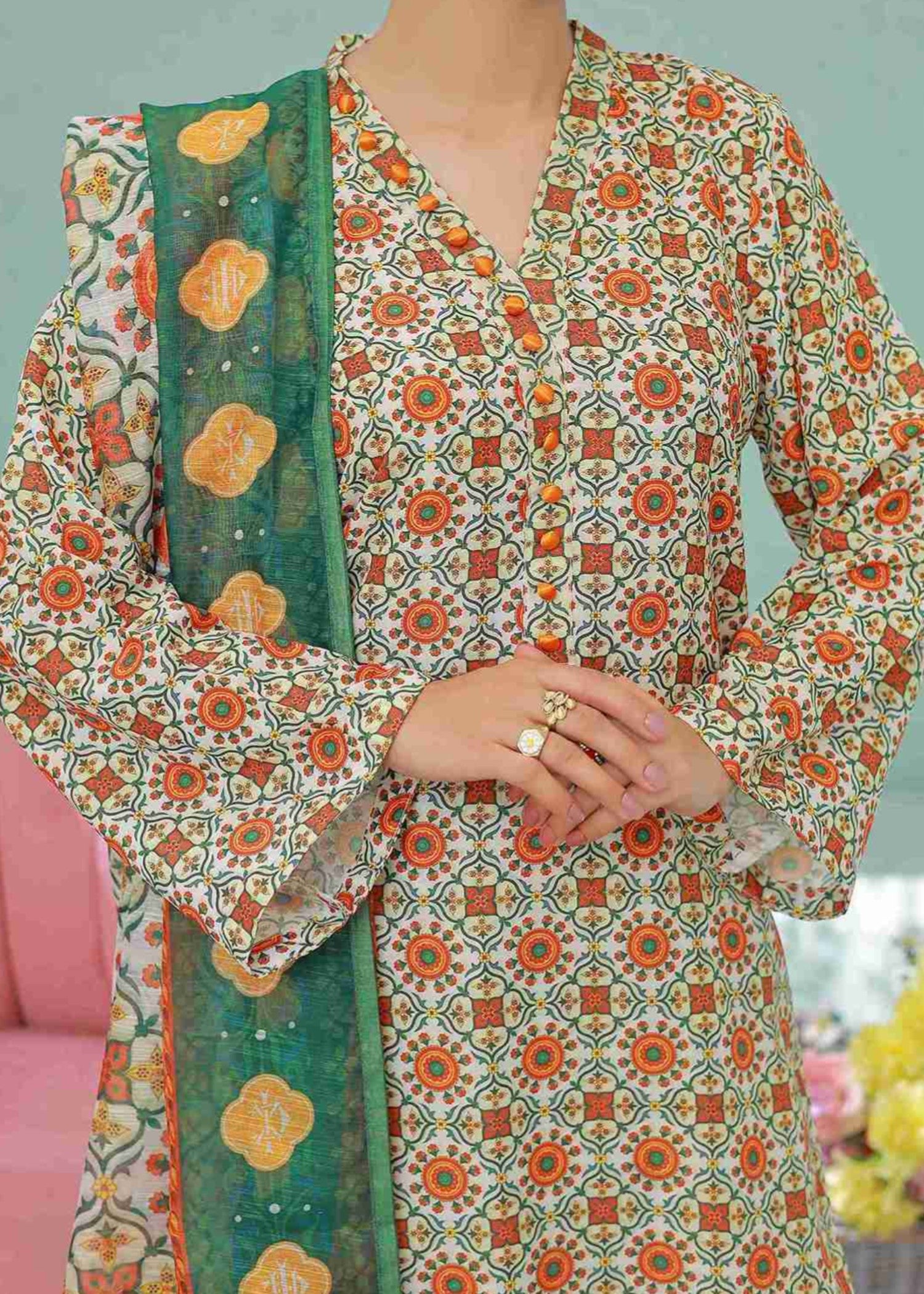 swiss lawn Kurta Set in Floral white