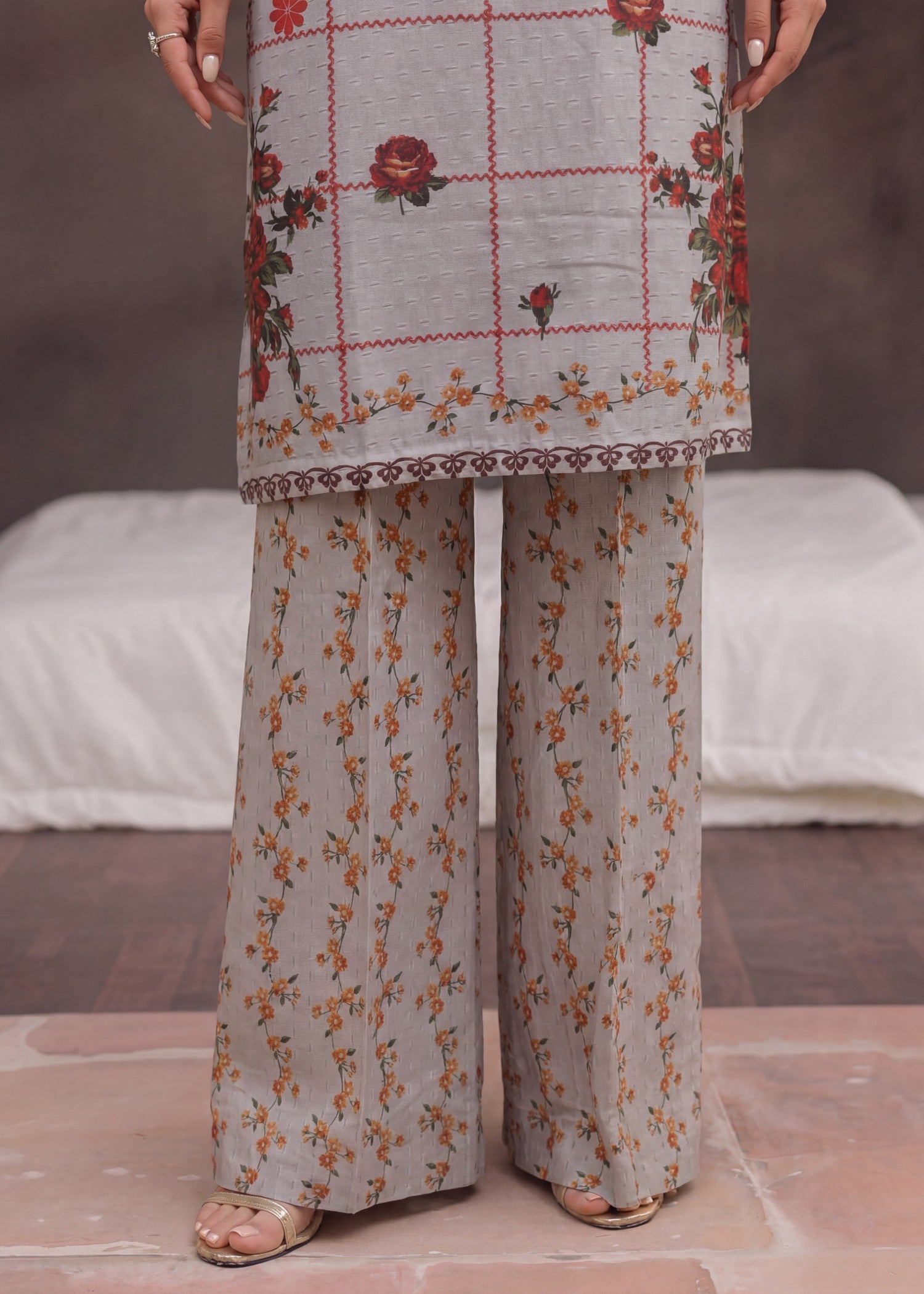 textured lawn Kurta Set in Lynx white