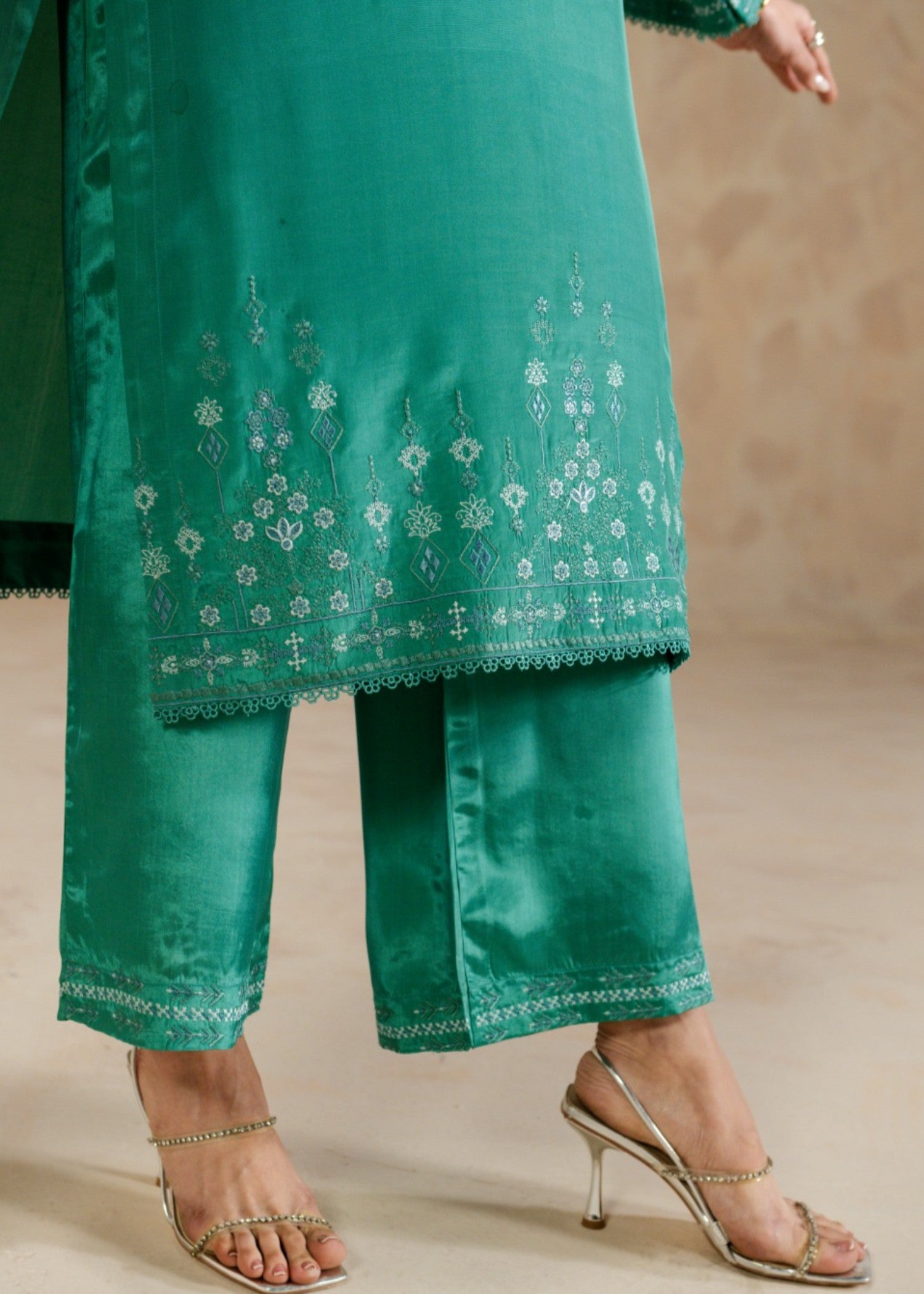 crepe silk Kurta Set in Teal