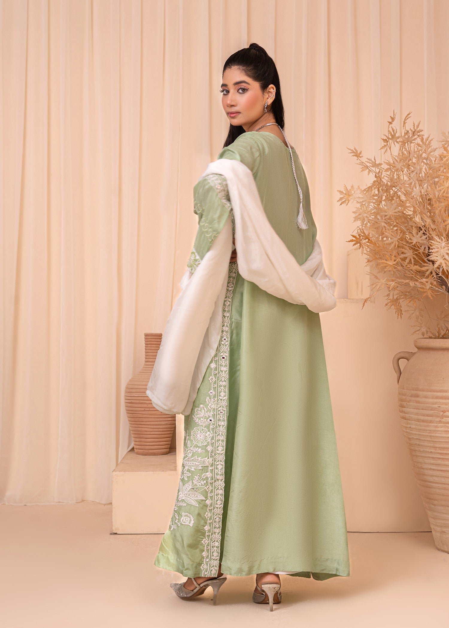 silk Kaftan in White, pistachio green
