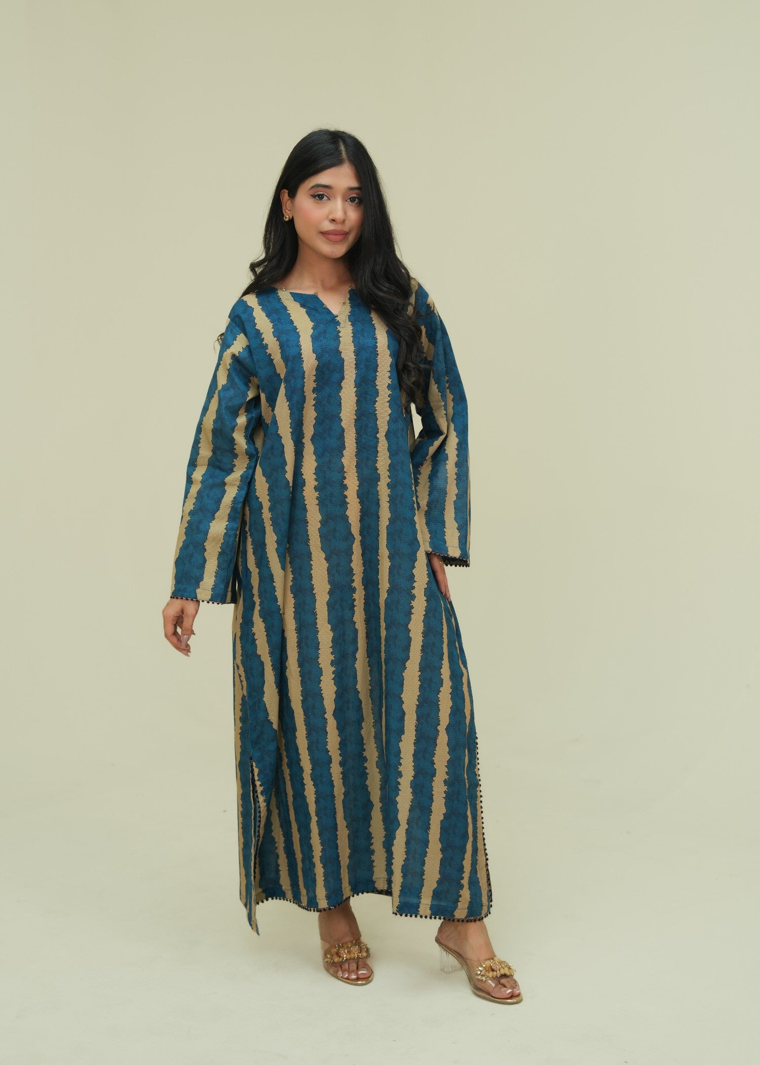 lawn Kaftan in Mari gold, ocean blue