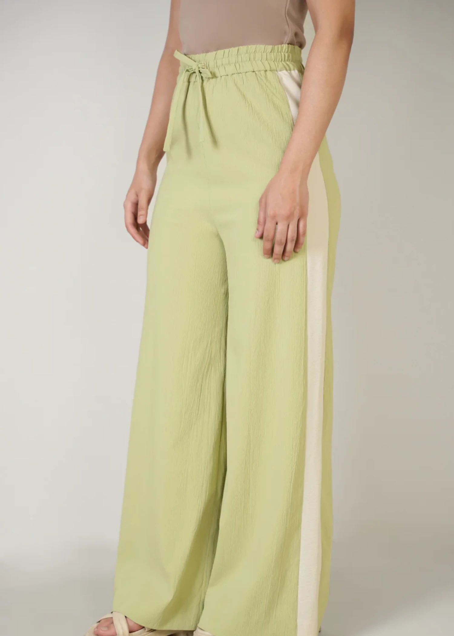 crepe Trousers in Lime green