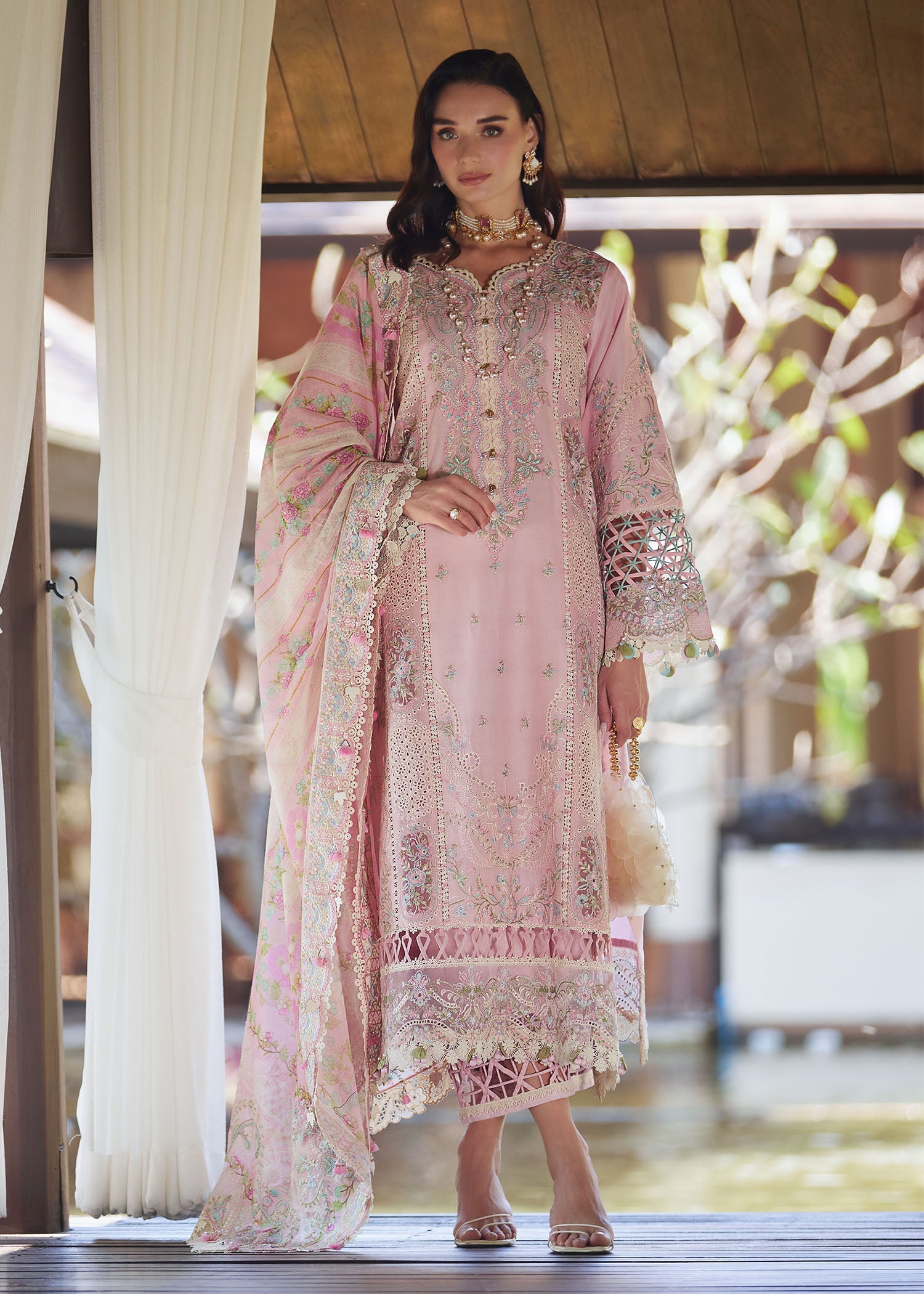 Ariya Luxury Lawn – Vivian