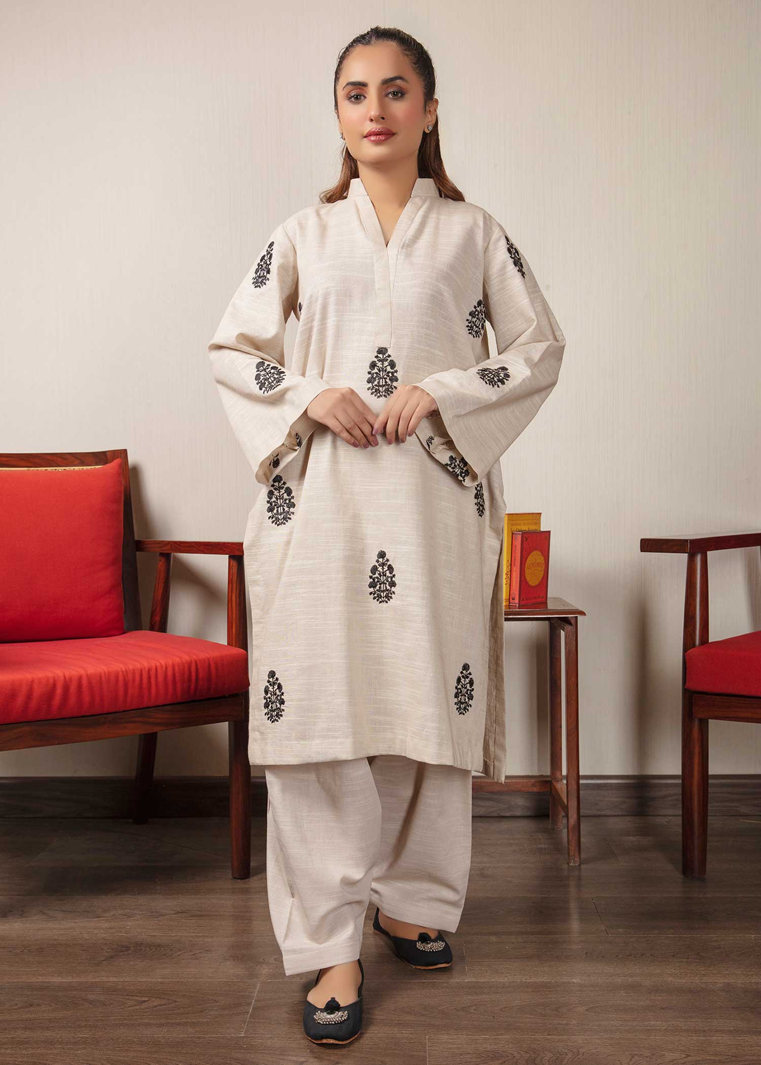 khaddar Kurta Set in Off-white