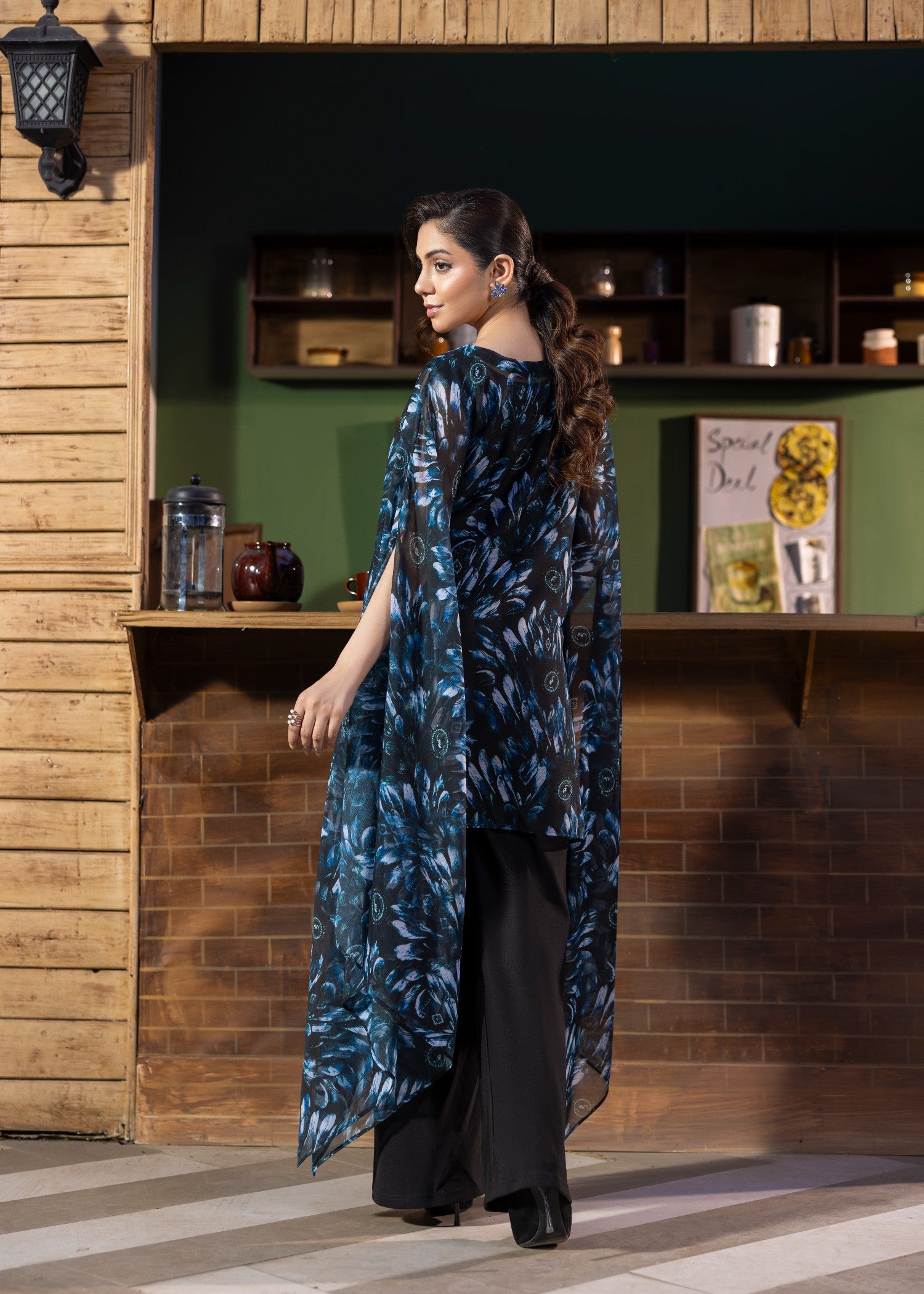 chiffon Kaftan in Black, dark blue
