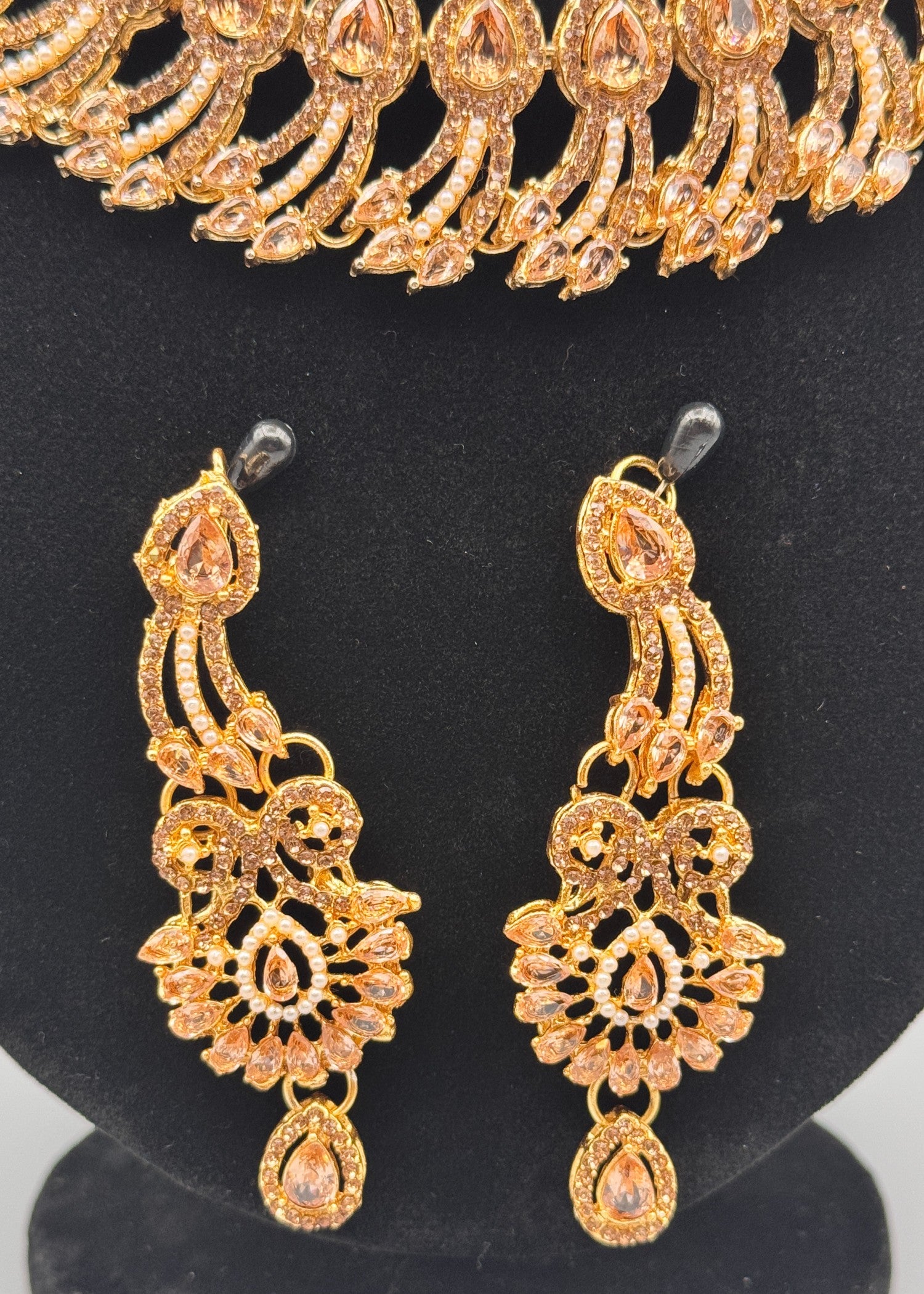 Jewelry Set in Pearl white, gold, champagne Color by - Trendy Women Jewelry Set RZR6081