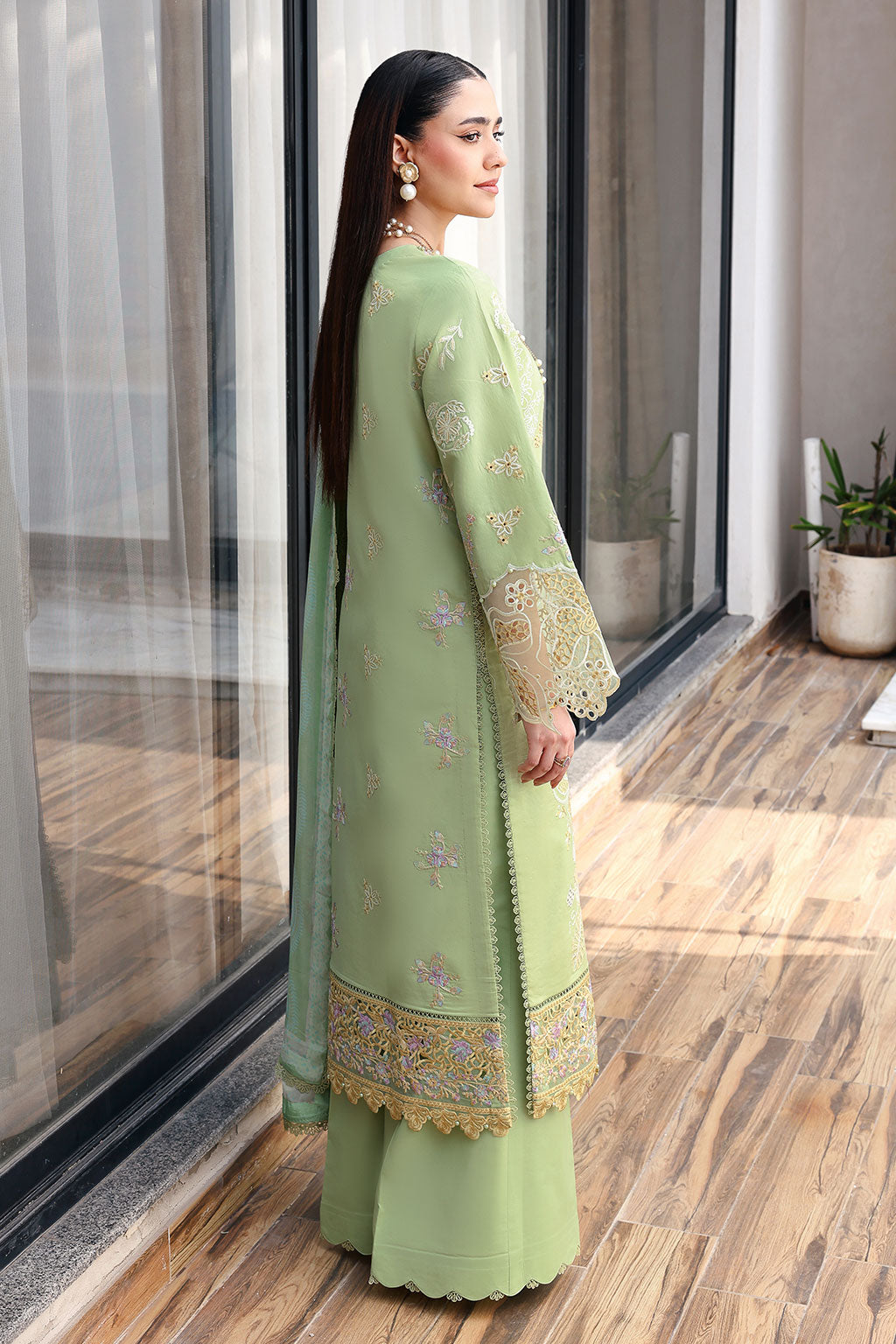 Andaaz Luxury Lawn – Z-1402