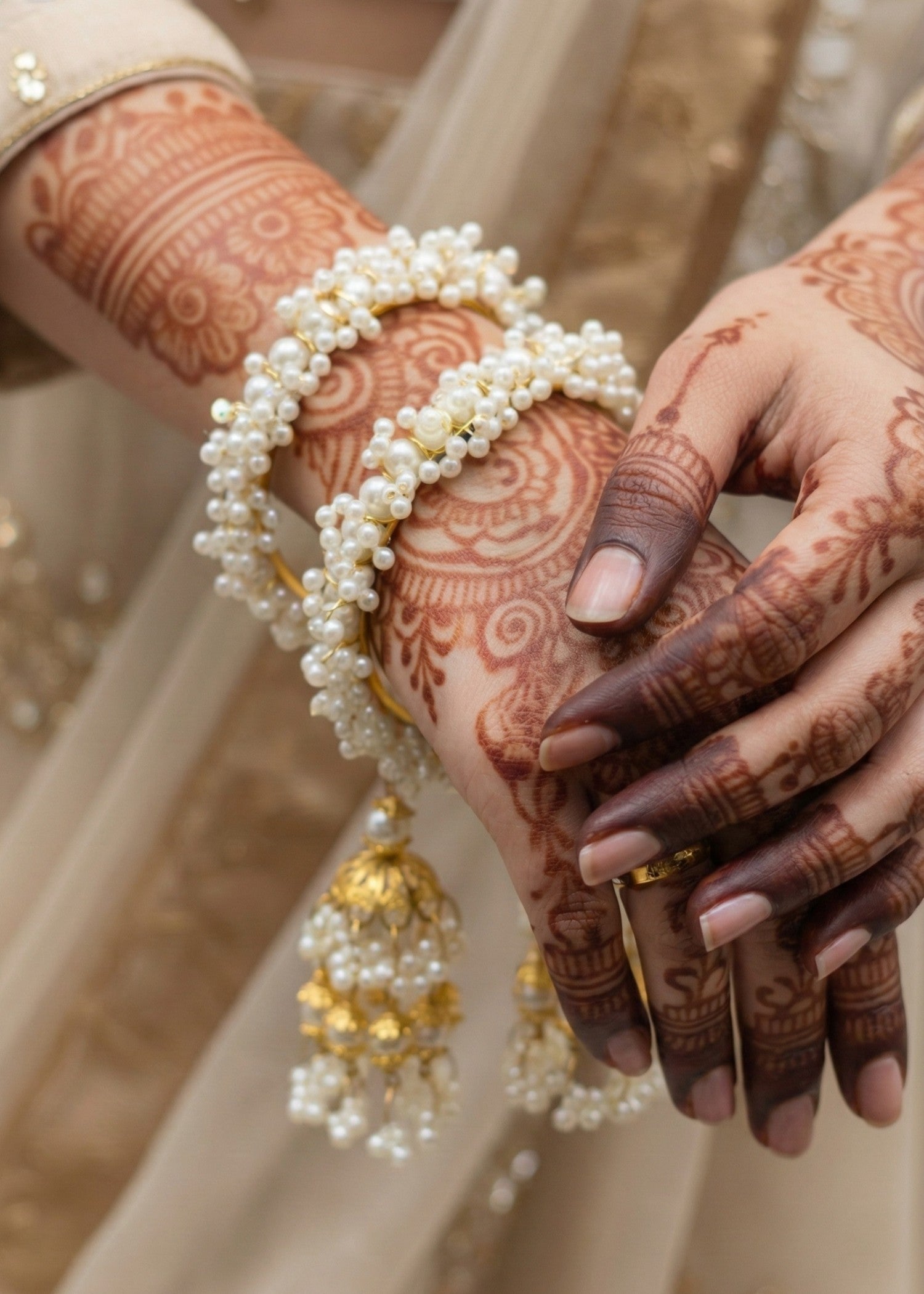 Bangles in White Color by - Trendy Women Bangles RJL7090