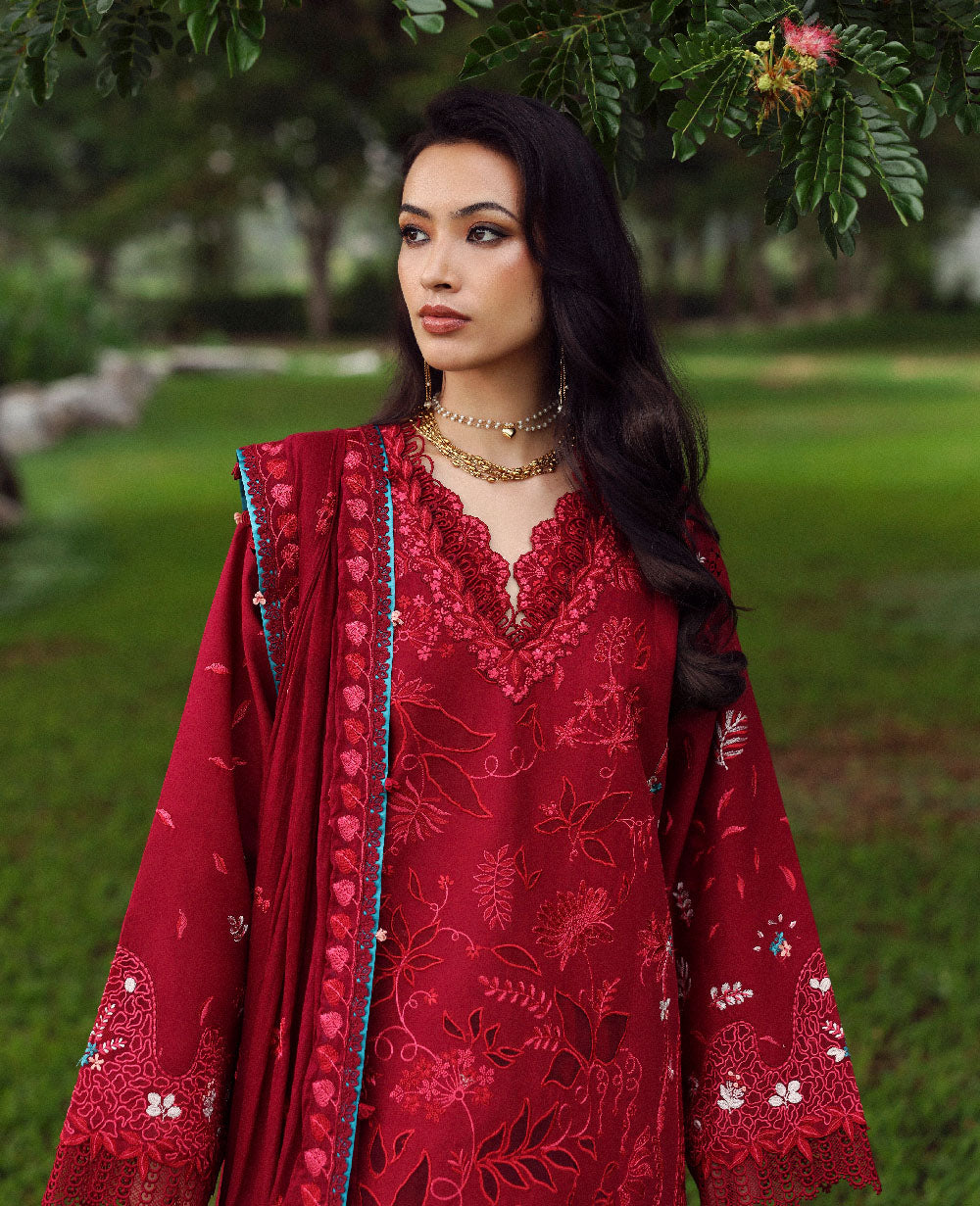 Lilas Lawn – Isara
