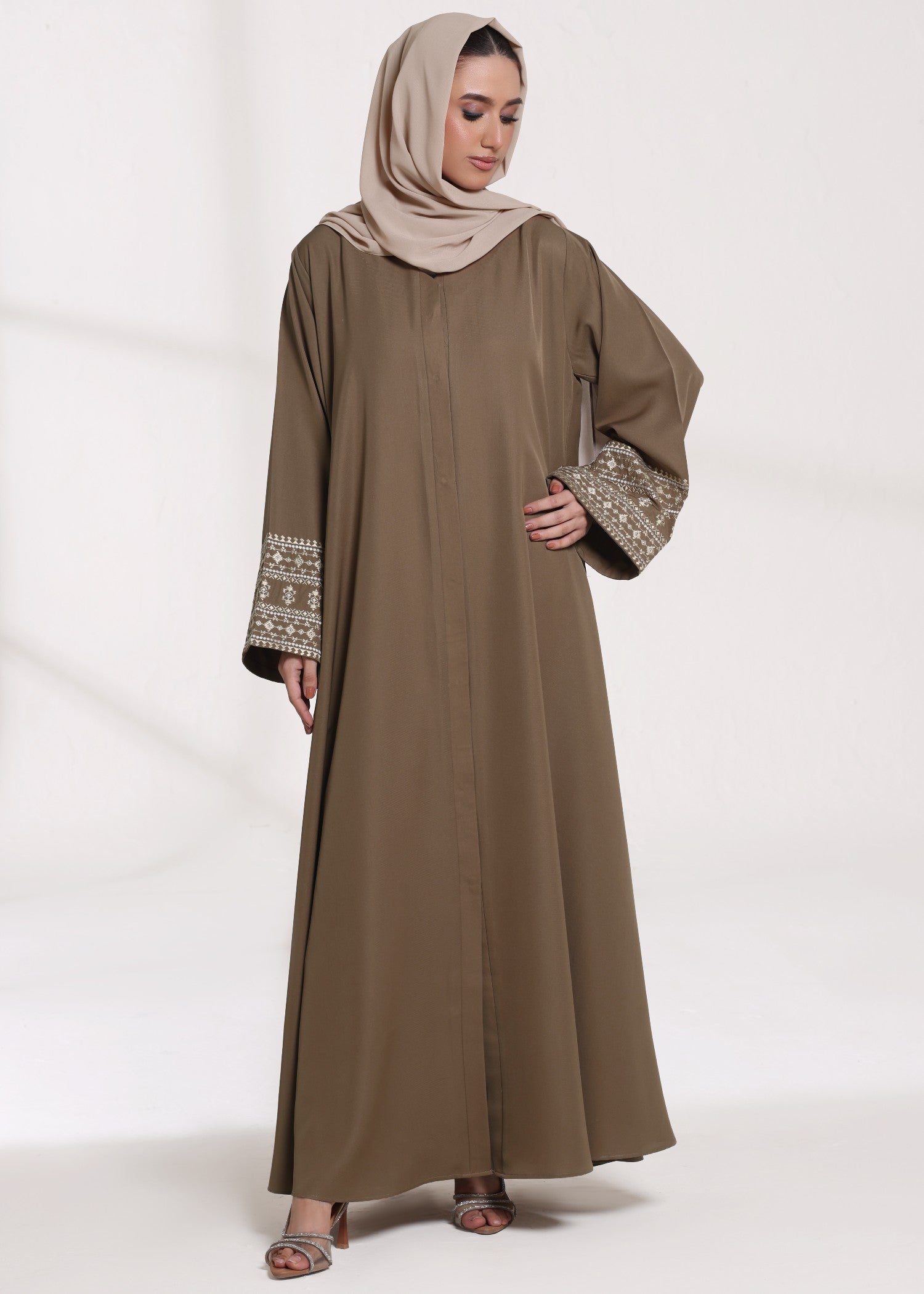 nidha Abaya in Coffee brown