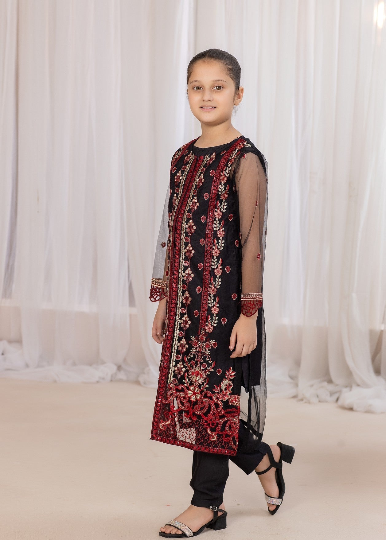 raw silk Gown in Black