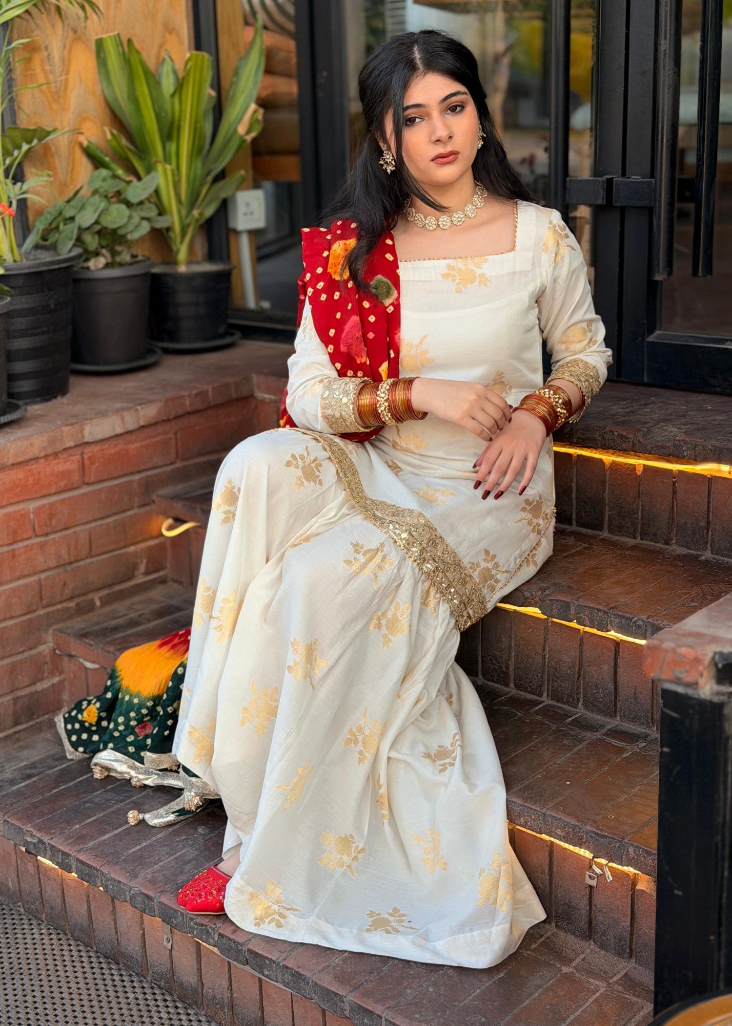self jacquard Gharara in Gold, off-white