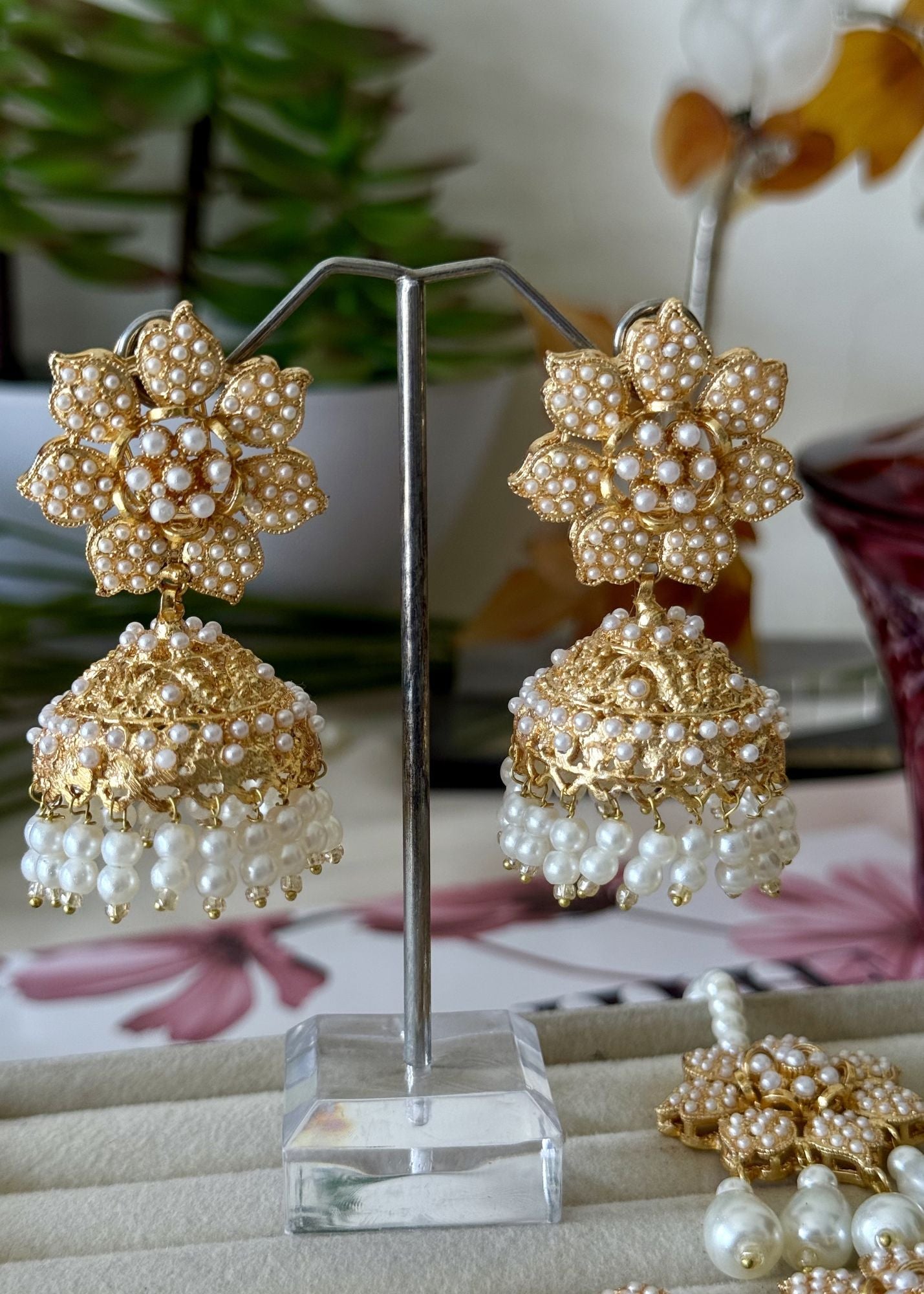 Choker in Pearl white, gold Color by - Trendy Women Choker MRF9127