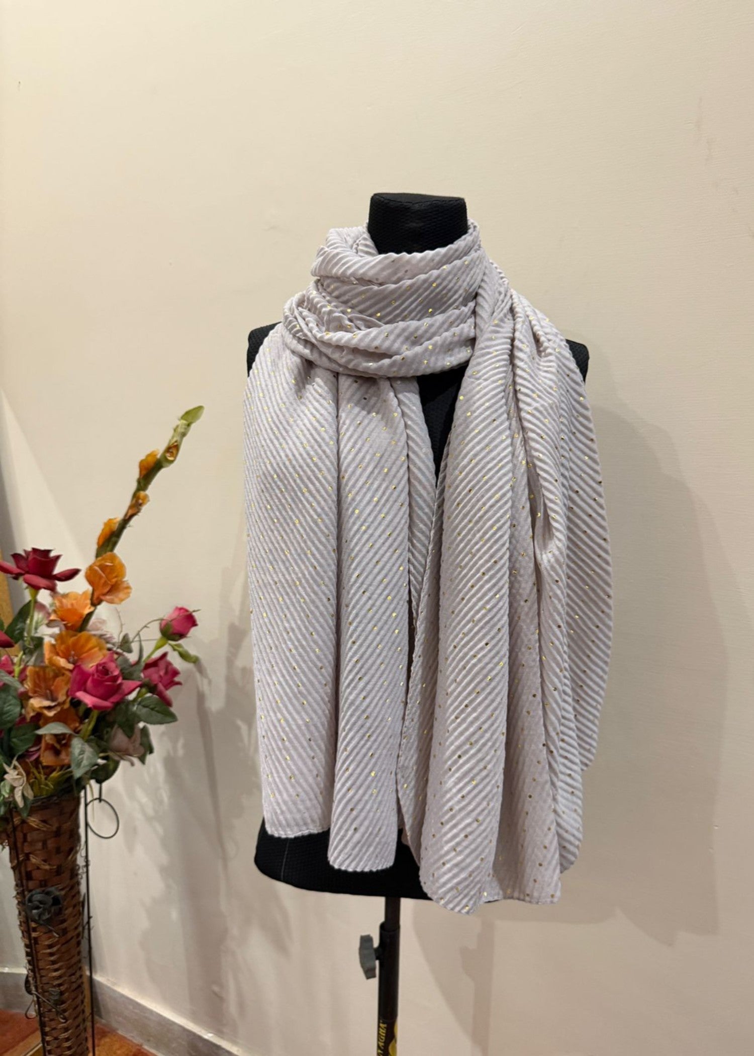 textured lawn Hijab in Light grey