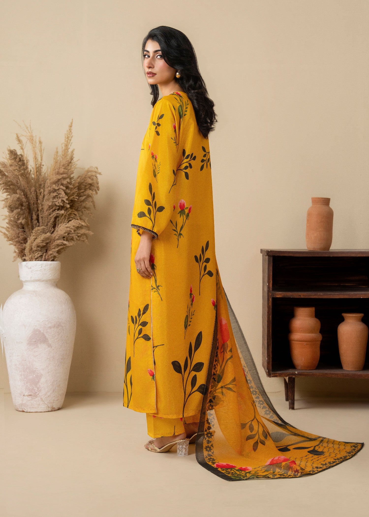 silk grip Kurta Set in Gold