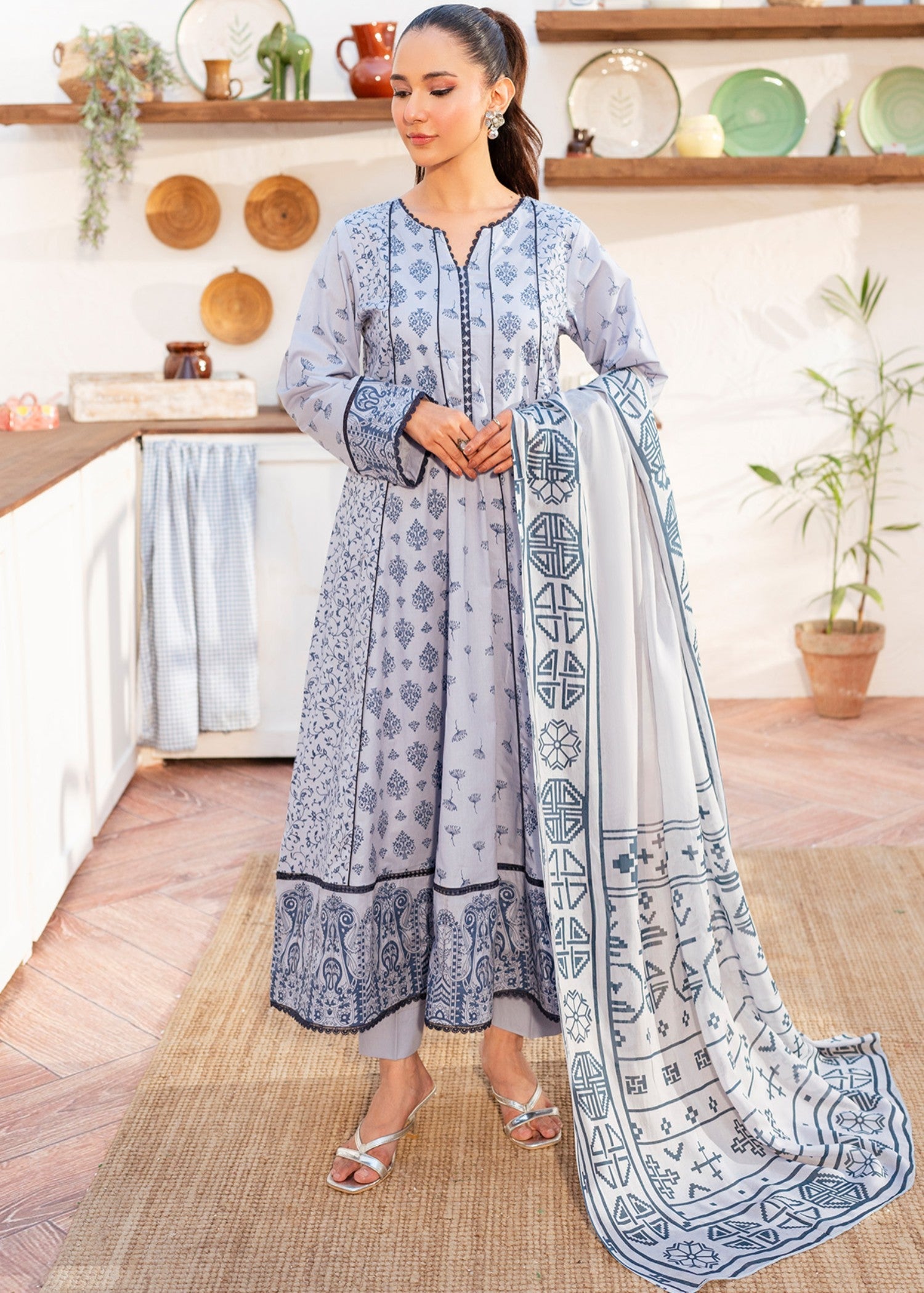 lawn cotton Pishwas in Purple ash