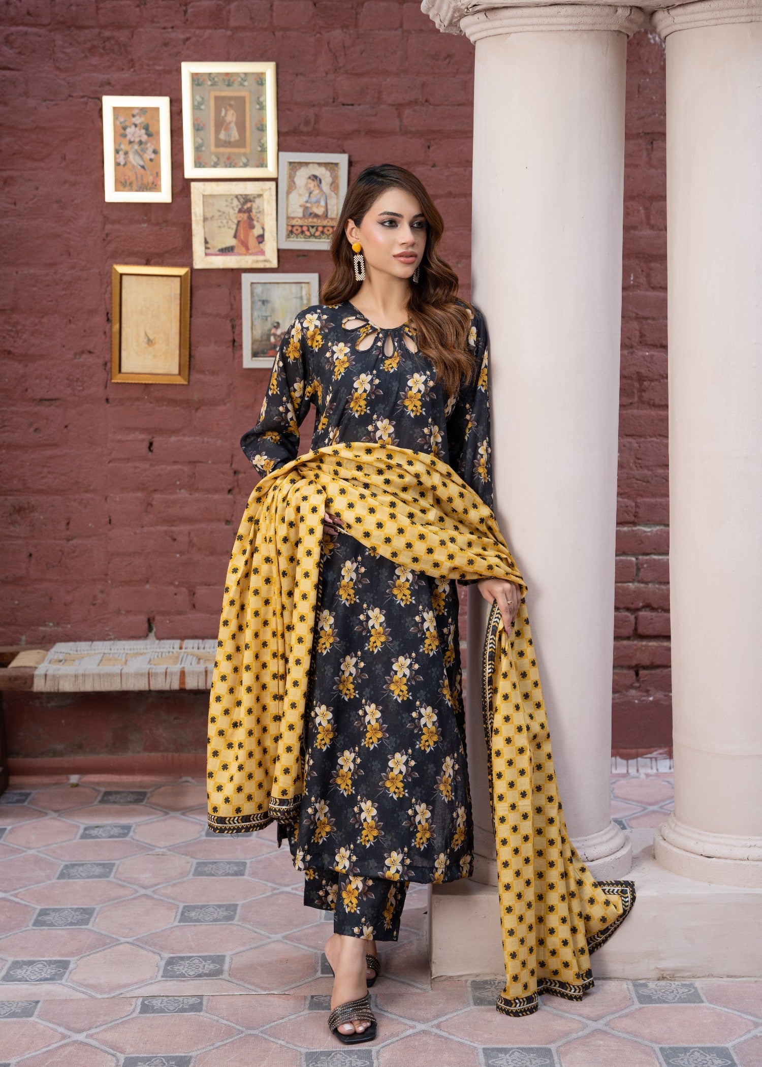 lawn Kurta Set in Pitch