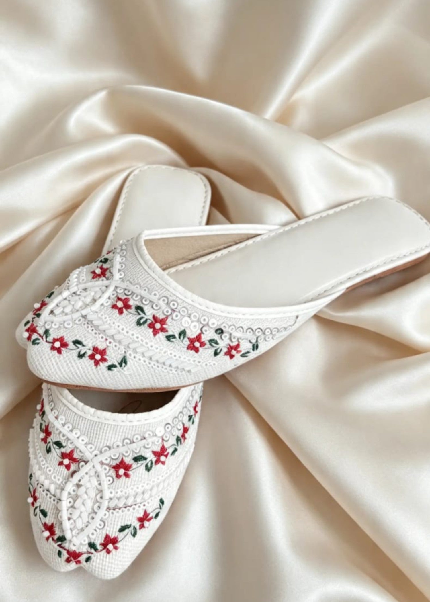 Khussa in White by - High Quality Women Khussa LHG6185