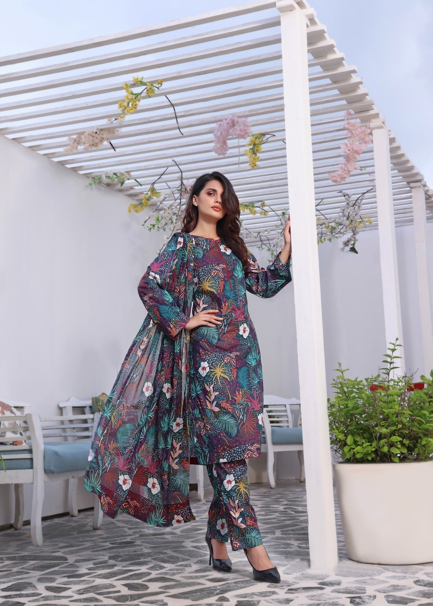 lawn Kurta Set in Multi