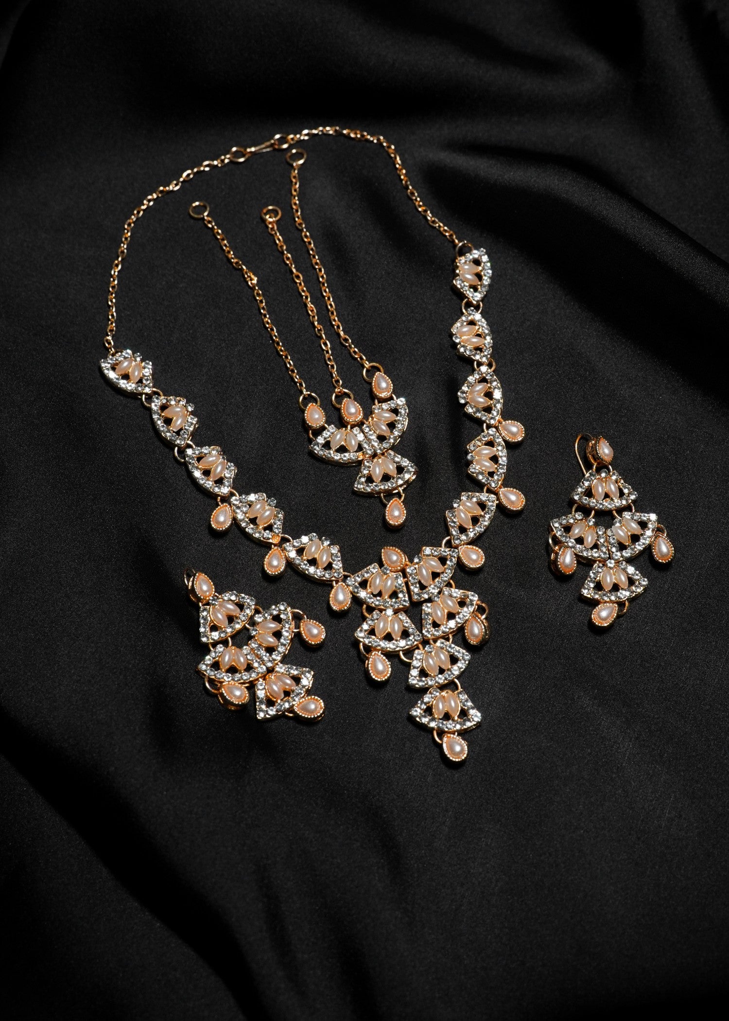 Jewelry Set in Peach orange Color by - Trendy Women Jewelry Set GMB5212